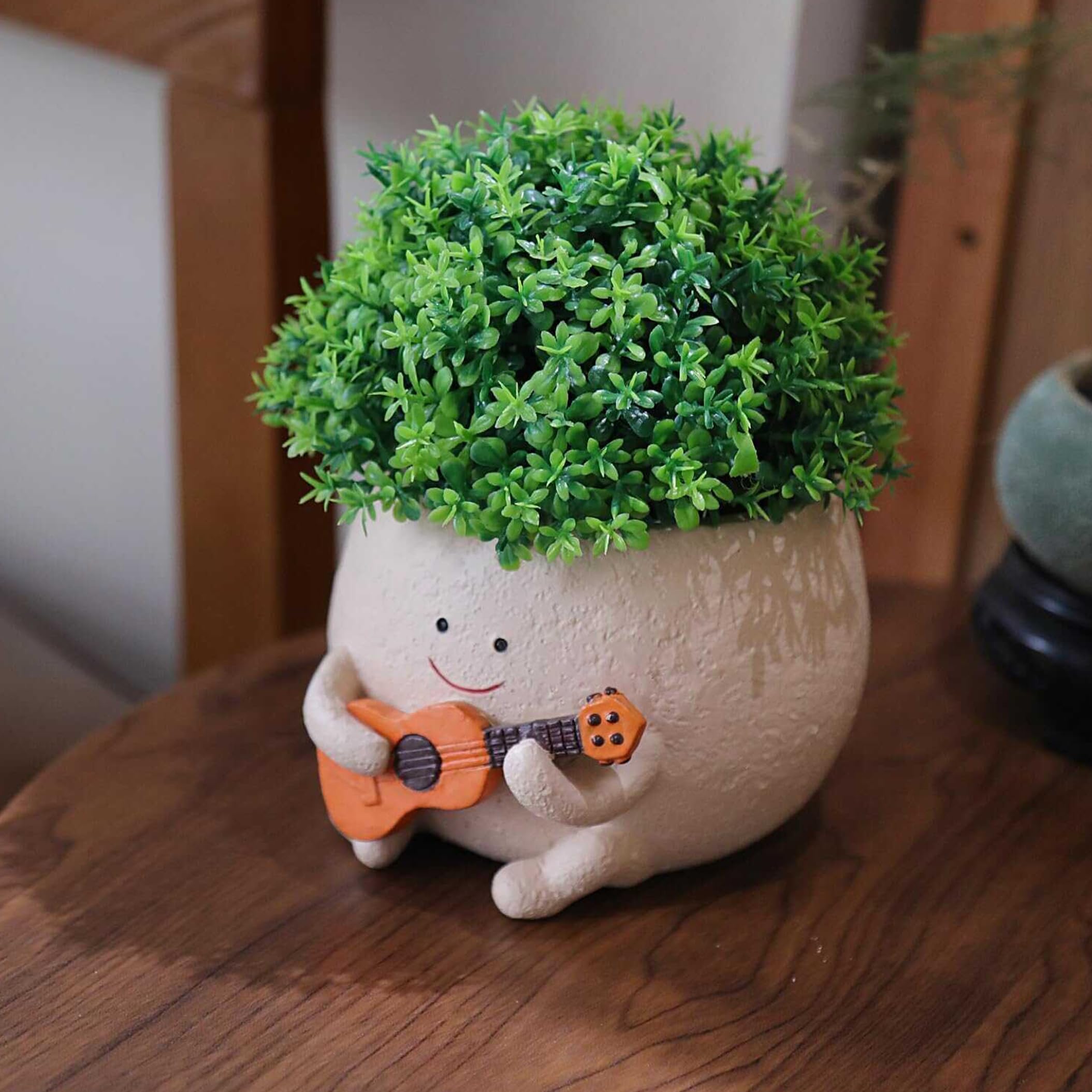 Latemeia Cute Plant Pots, Resin Cute Face Planter With Guitar, Funny Plant Pots With Drainage Holes For Desks, Windowsills, Garden Patios Indoor Outdoor Decor, White, Face Planter