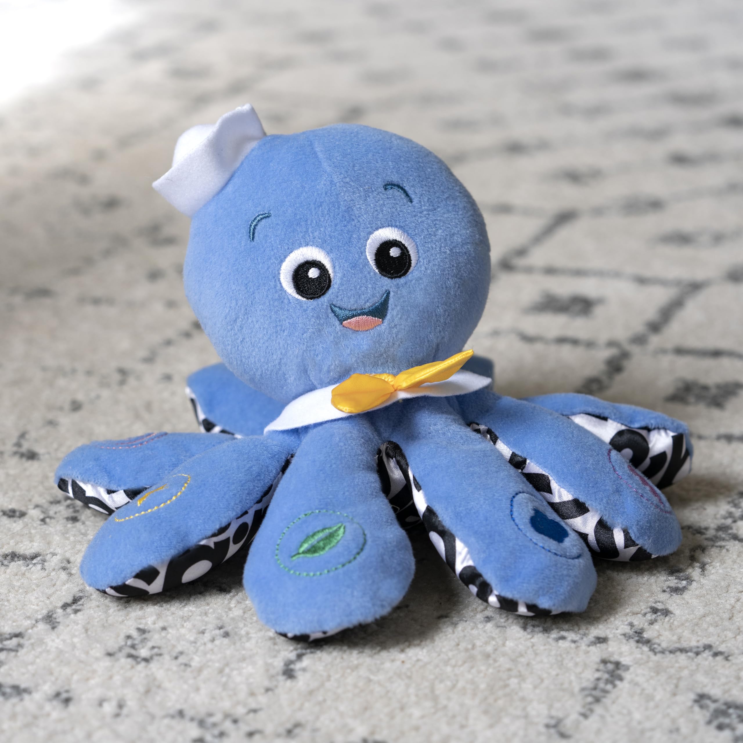 Baby Einstein, Poulpe Toudou, Jouet d'activité Musicaux de Peluche, Découvrir Sons et Couleurs en 3 Langues: Anglais, Espagnol et Français, Contrôle du Volume, à Partir de 3 Mois