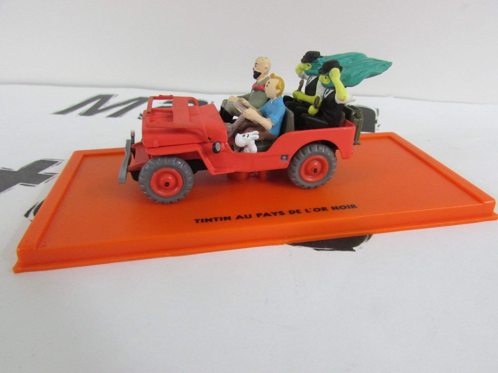 Miniature EDITIONS MOULINSART 1/24 – Tintin Au Pays De L'Or Noir – Jeep Rouge N°6
