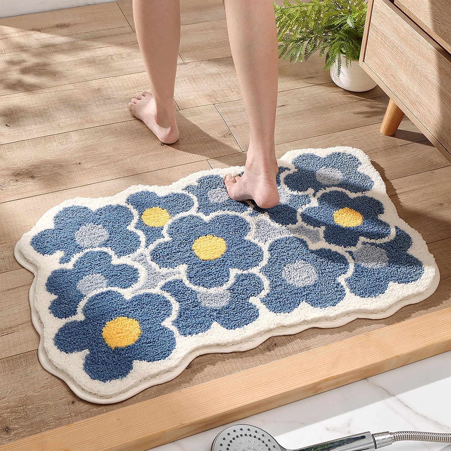 RAYGU Striped Bathroom Rug - Ultra Soft Microfiber Mat, Super Absorbent & Non - Slip, Quick - Dry Carpet for Shower, Tub, Kitchen & Entryway, Stylish Home Decor (Dai Lan Meng, 40CM*60CM)