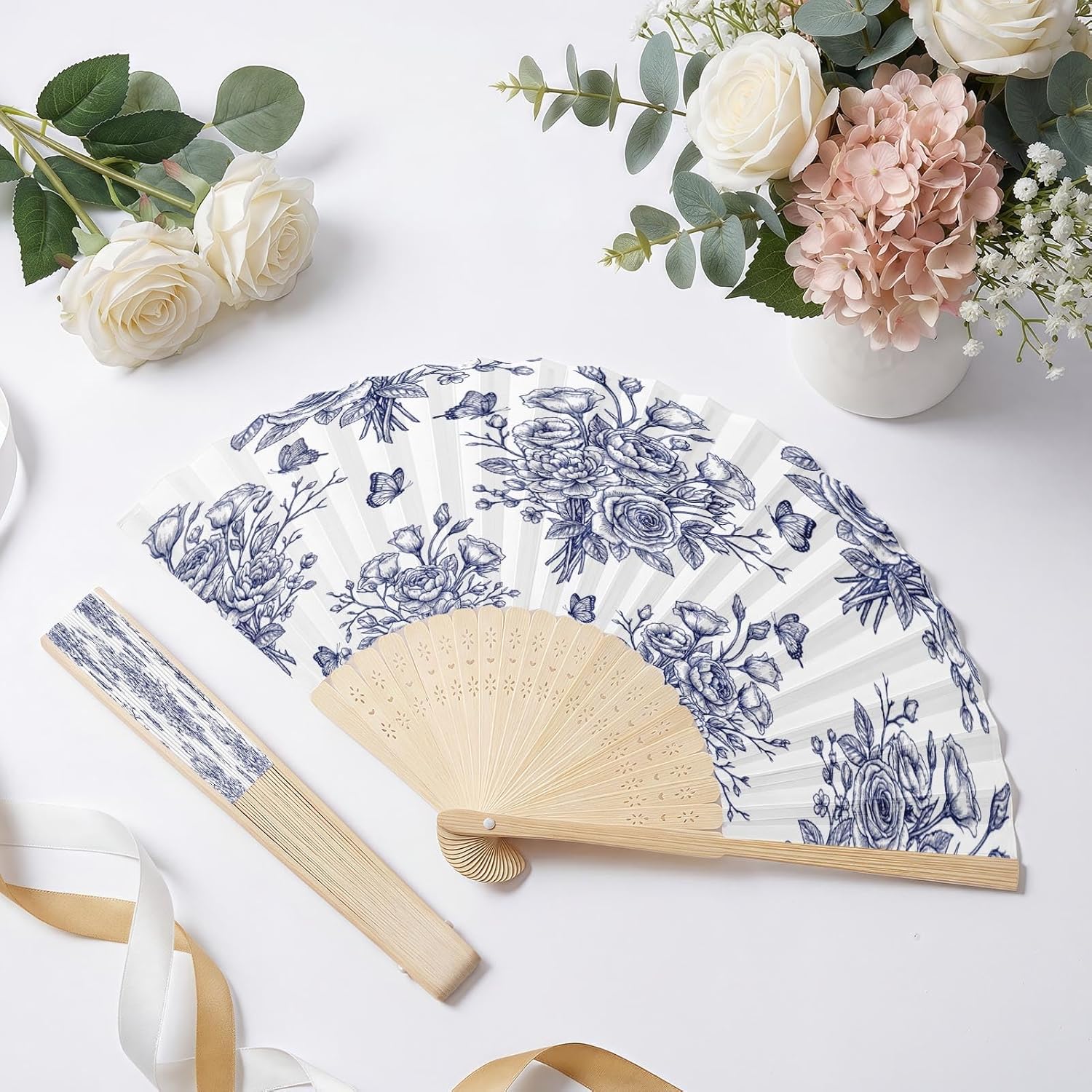 Arttown Wedding Fans for Guests Bulk 25 Pack, Bamboo and Paper Folding Hand Fans with Organza Bags, Mediterranean Style Blue Floral Pattern for Bridal Shower, Party Favors