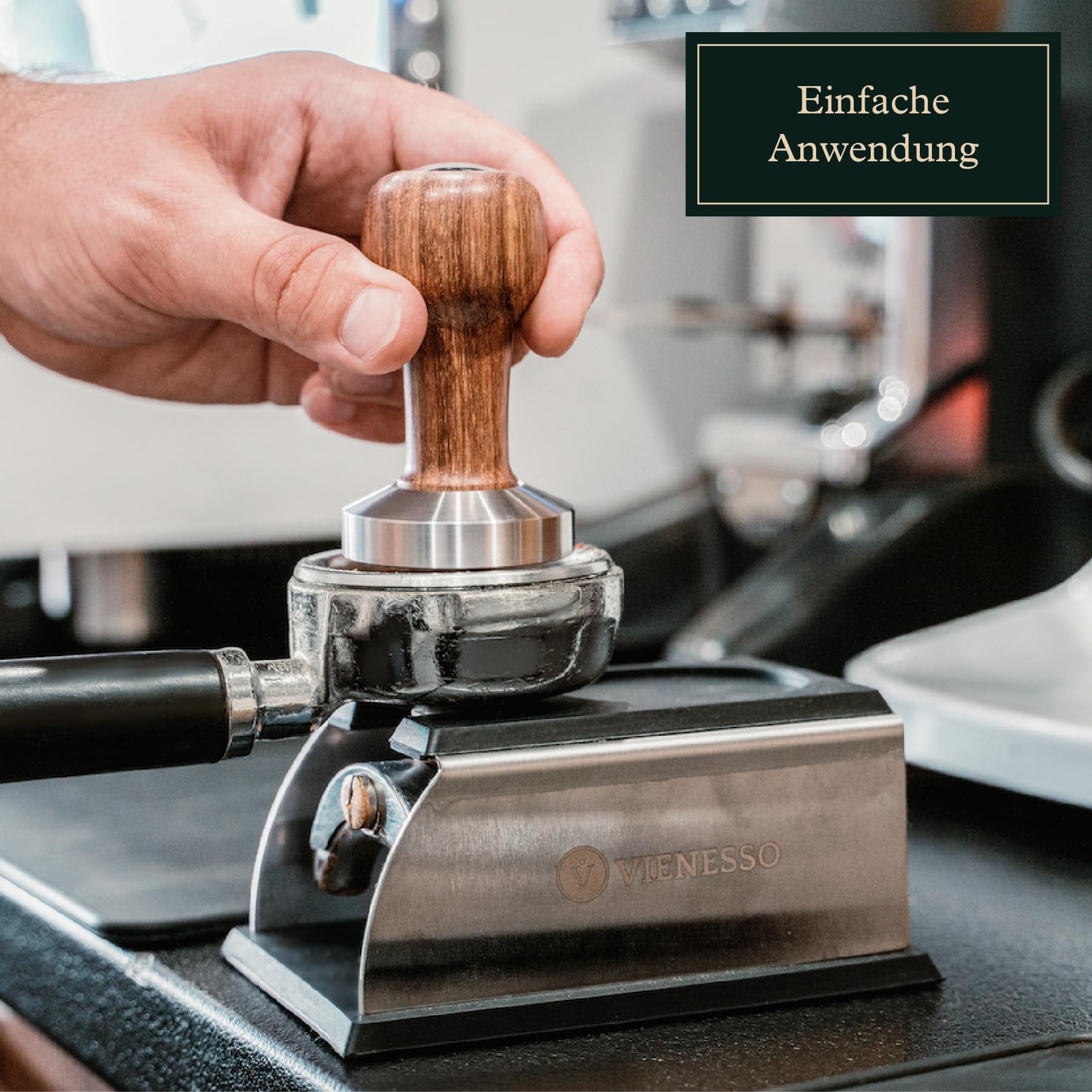 Erstklassige Tamperstation aus Edelstahl und Silikon - die perfekte Tamping-Station für alle Größen, Barista-Zubehör für jeden Profi, Andrückstation für Siebträger + E-Book! (14x7x6 cm)