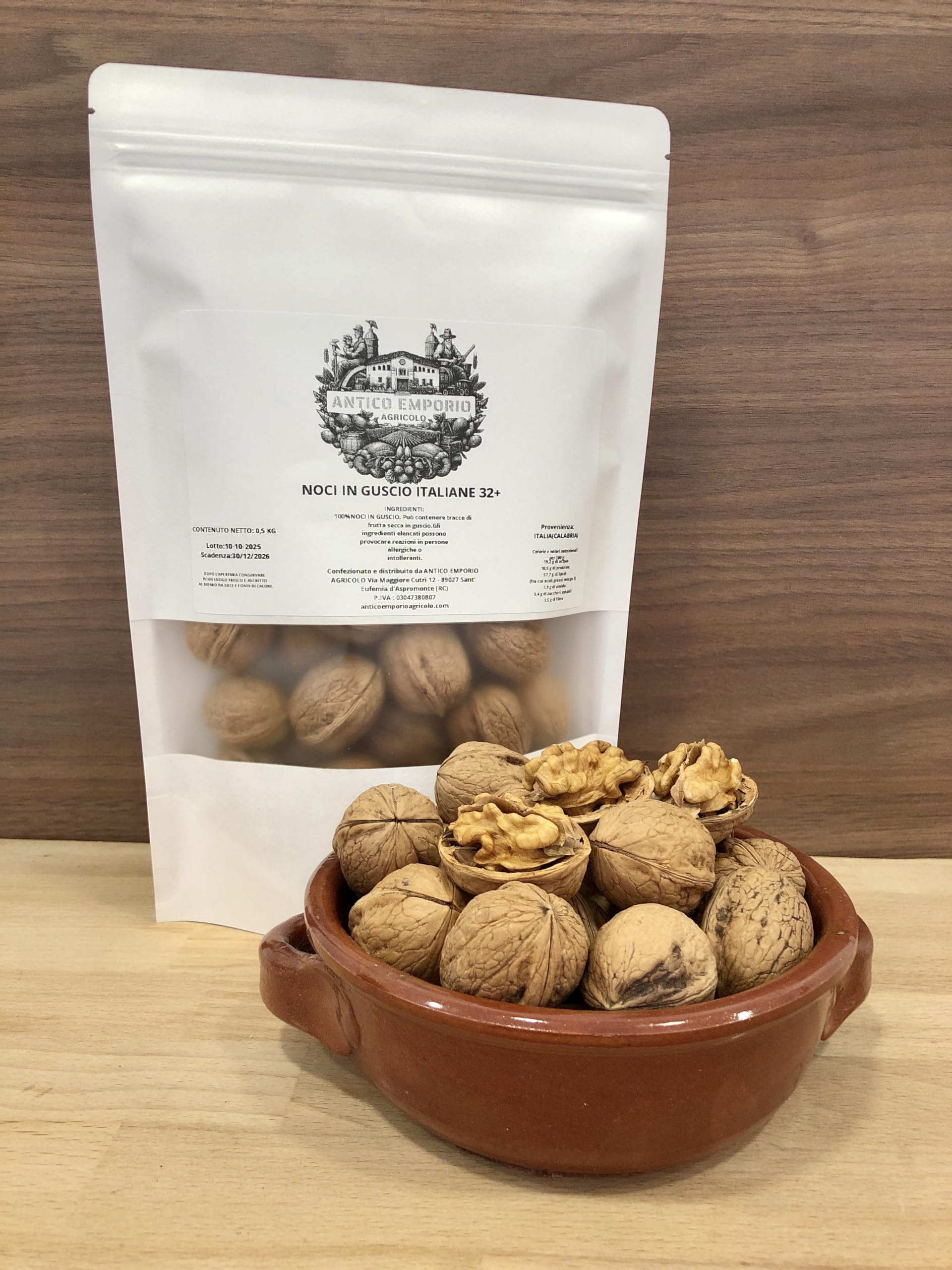 Noci in Guscio Naturali Italiane(Calabria) dal guscio morbido che si apre facilmente - Calibrate 32+ - Confezione in Kraft Richiudibile da 3 Kg