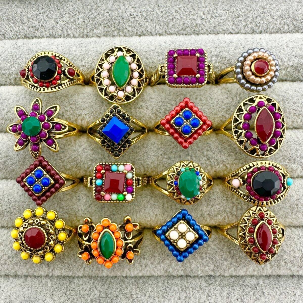 ヴィンテージ風宝石付きリングセット ヴィンテージ風宝石付きリングセット バイカラーガラスストーン