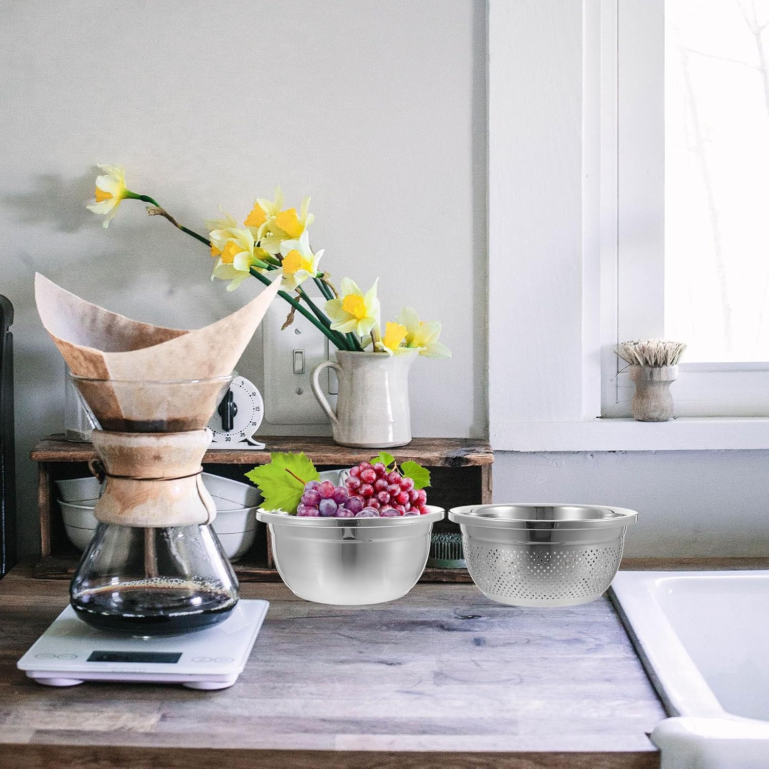 2pcs Stainless Steel Food Strainer Basket and Mixing Bowl Set 24cm Hole Colander Fine Strainer for Vegetable Fruit Washing and Draining Kitchen Use