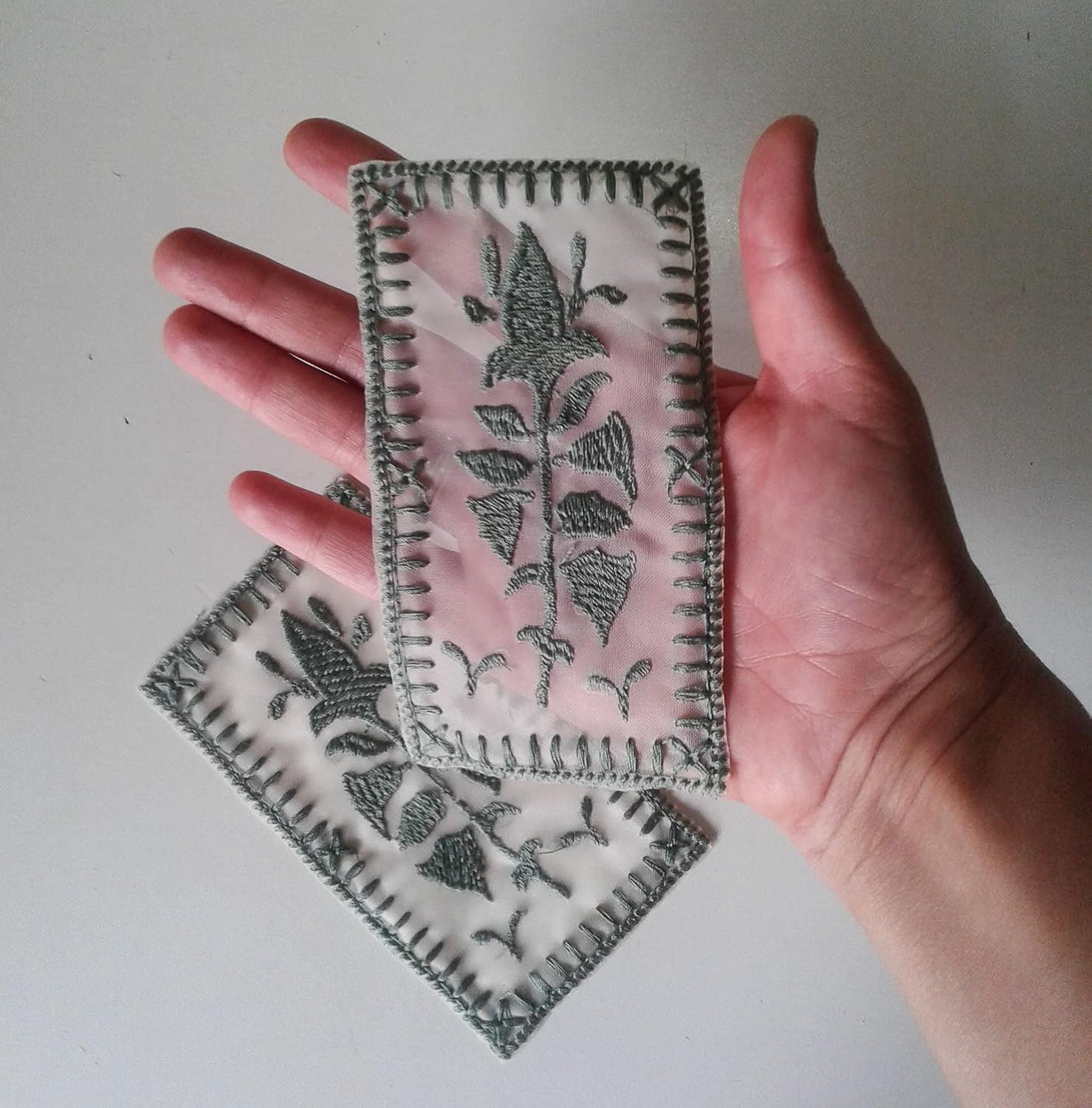 Moks258(p) set of 2 embroidered patches, pale green flower patch