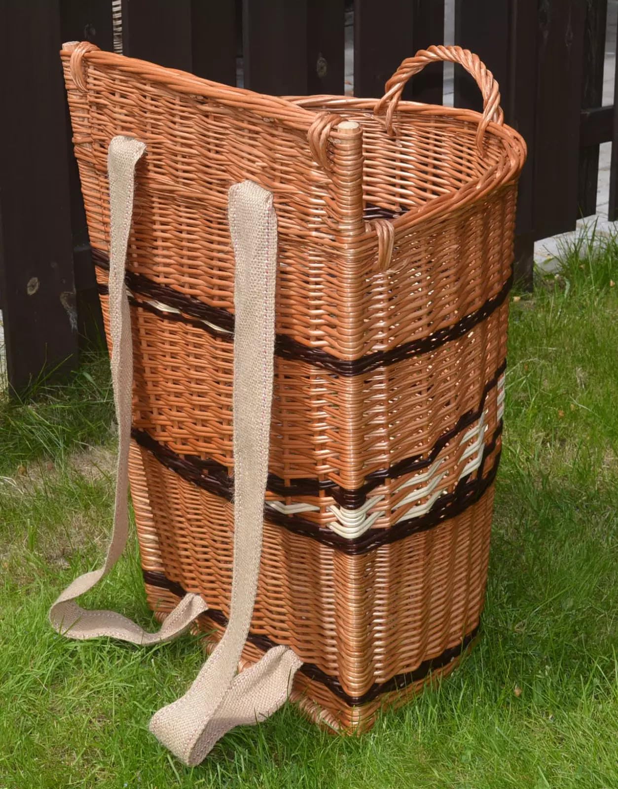 Rückentragekorb Kiepe aus Weide mit Gurten, handgeflochten & lackiert, stabiler Erntekorb Holzkorb Gartenkorb Größe L oder XXL, europäische Handarbeit (WIKLER XXL – Maxigröße)