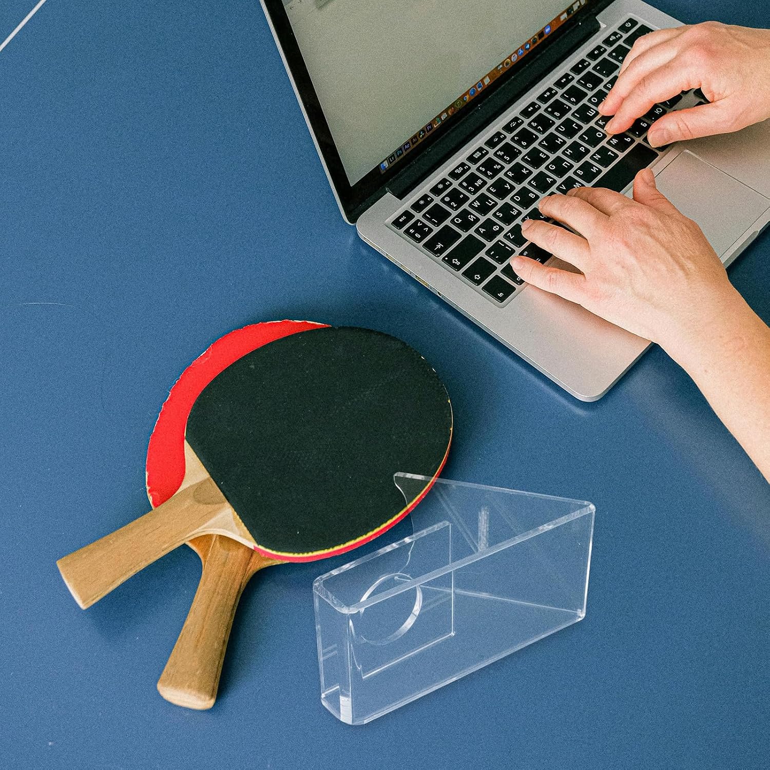 ARTIBETTER Acrylic Ping Pong Paddle Stand Table Tennis Paddle Display Holder Desktop Racket Base Table Tennis Accessory for Sports Equipment Display