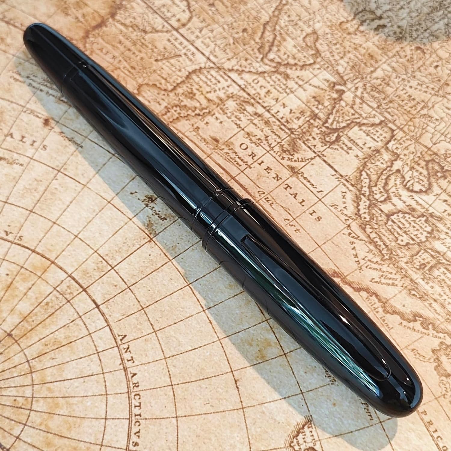 Luxury Metal Fountain Pen – Heavyweight Barrel with Gold Trim, Smooth Nib & Refillable Ink System – Executive Writing Pen for Business, Office & Gift (Full Black)