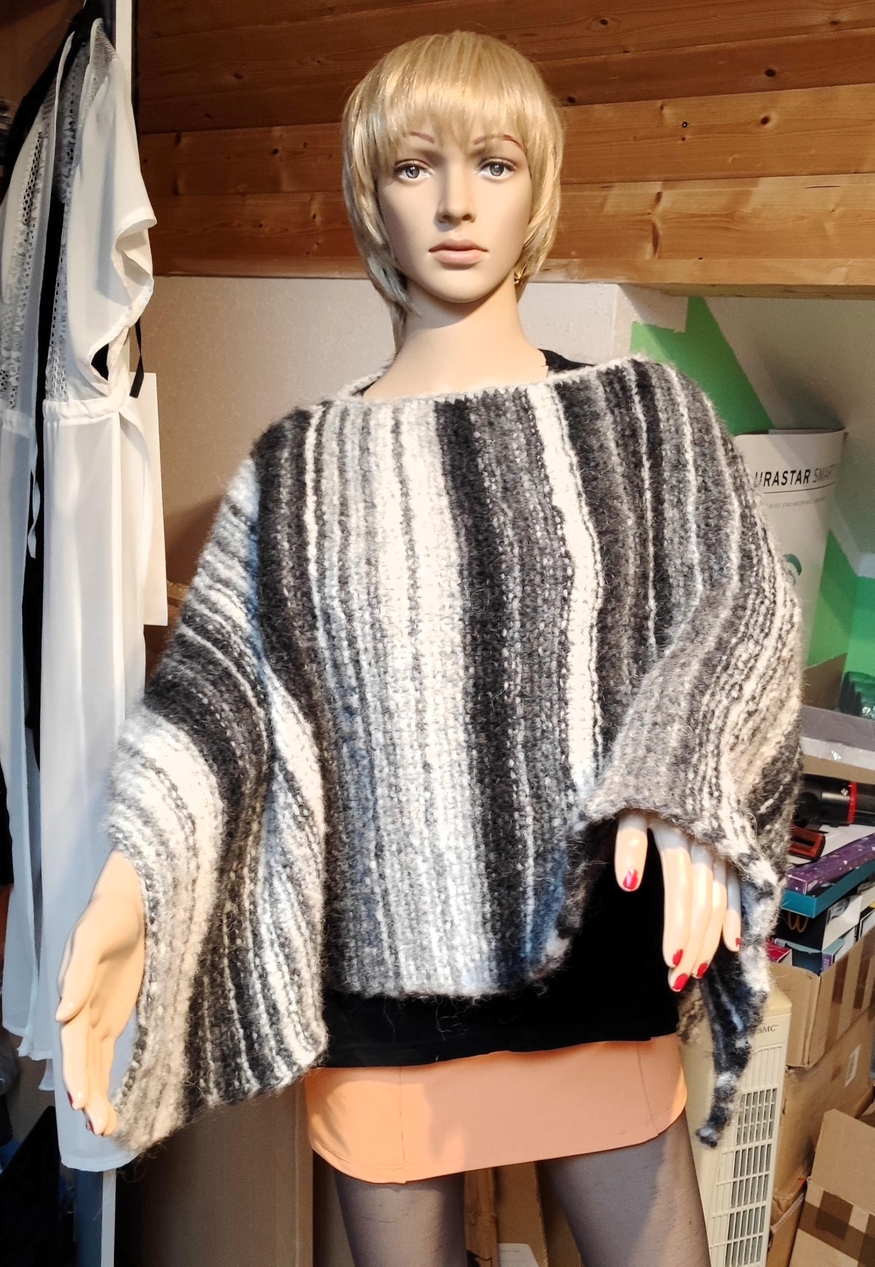 AngiesStrickZauber verkauft: Selbstgestrickt,Handgemacht/Poncho/Dreieckstuch/Schultertuch/Wickelschal/Sommerschal/Schal/Stola/Alpaca Wolle