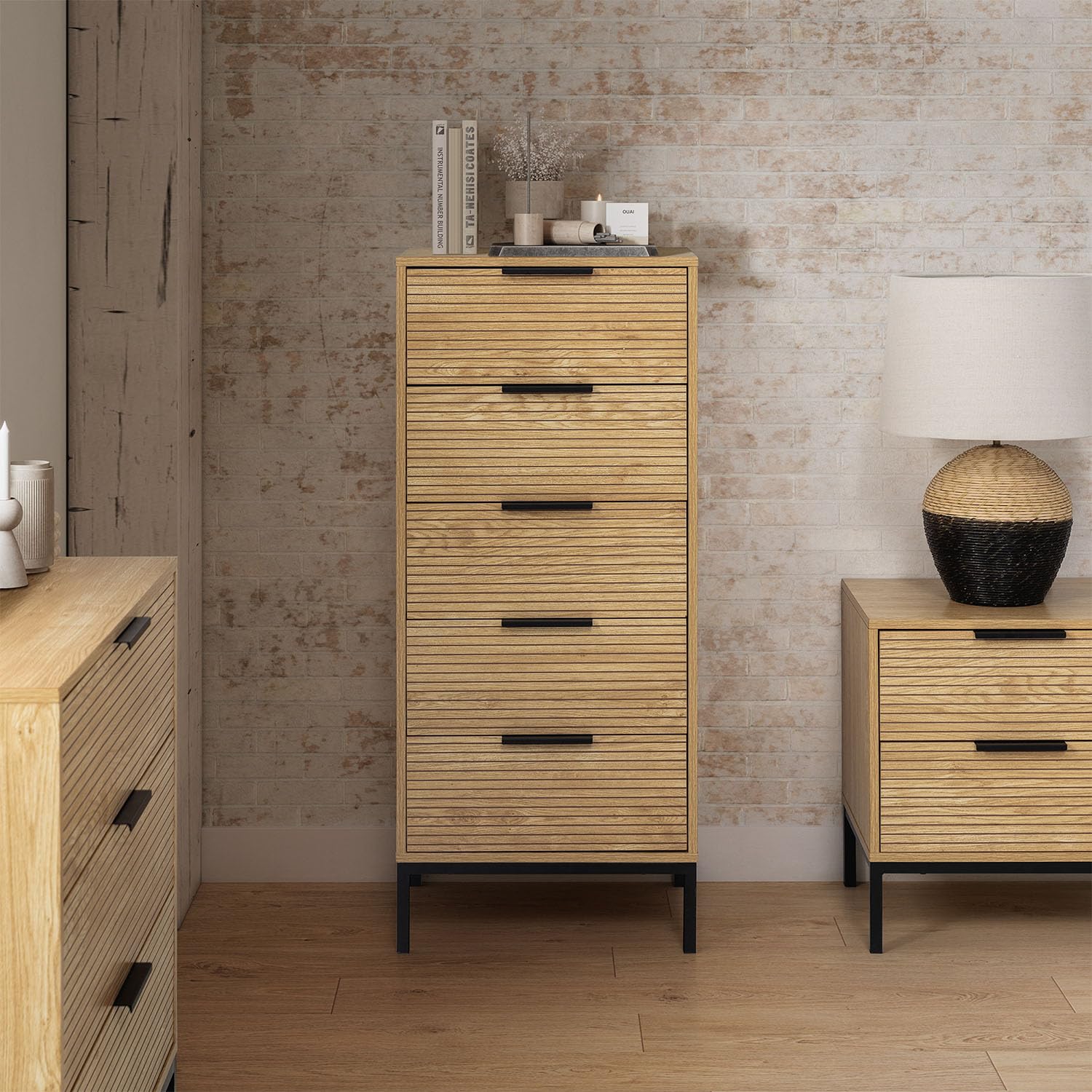 HOMN LIVING Cómoda Alta Mónica 5 cajones Color Madera, 50 cm (Ancho) 40 cm (Profundo) 115 cm (Altura)