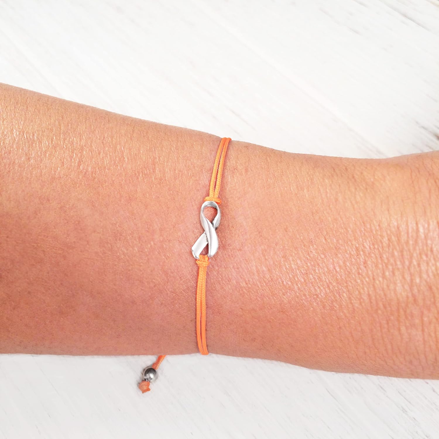 Miniatura 3 de Pulsera de apoyo de la amistad de la conciencia de la cinta naranja, pequeño encanto en forma de cinta de plata de ley. Conciencia para la leucemia,