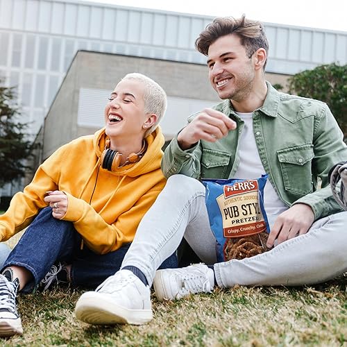 Miniatura 6 de Herr's Pretzels finos de masa madre estilo pub, 12 onzas (paquete de 9 bolsas)  Pretzels crujientes de masa madre, perfectos para sumergir y