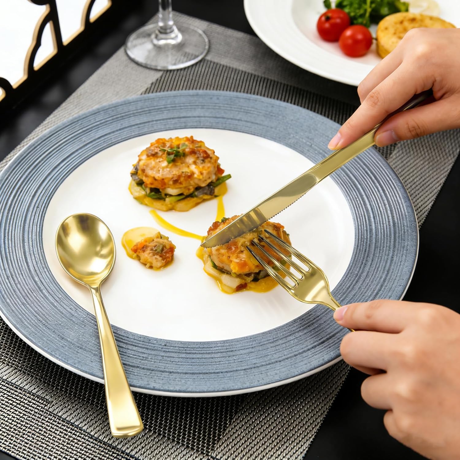 300 Pack Premium Heavy Duty Gold Plastic Silverware, 100 Forks, 100 Spoons, 100 Knives, For Parties, Dinners and Weddings, BPA-Free, Disposable Plastic Cutlery Dinnerware Utensils Set