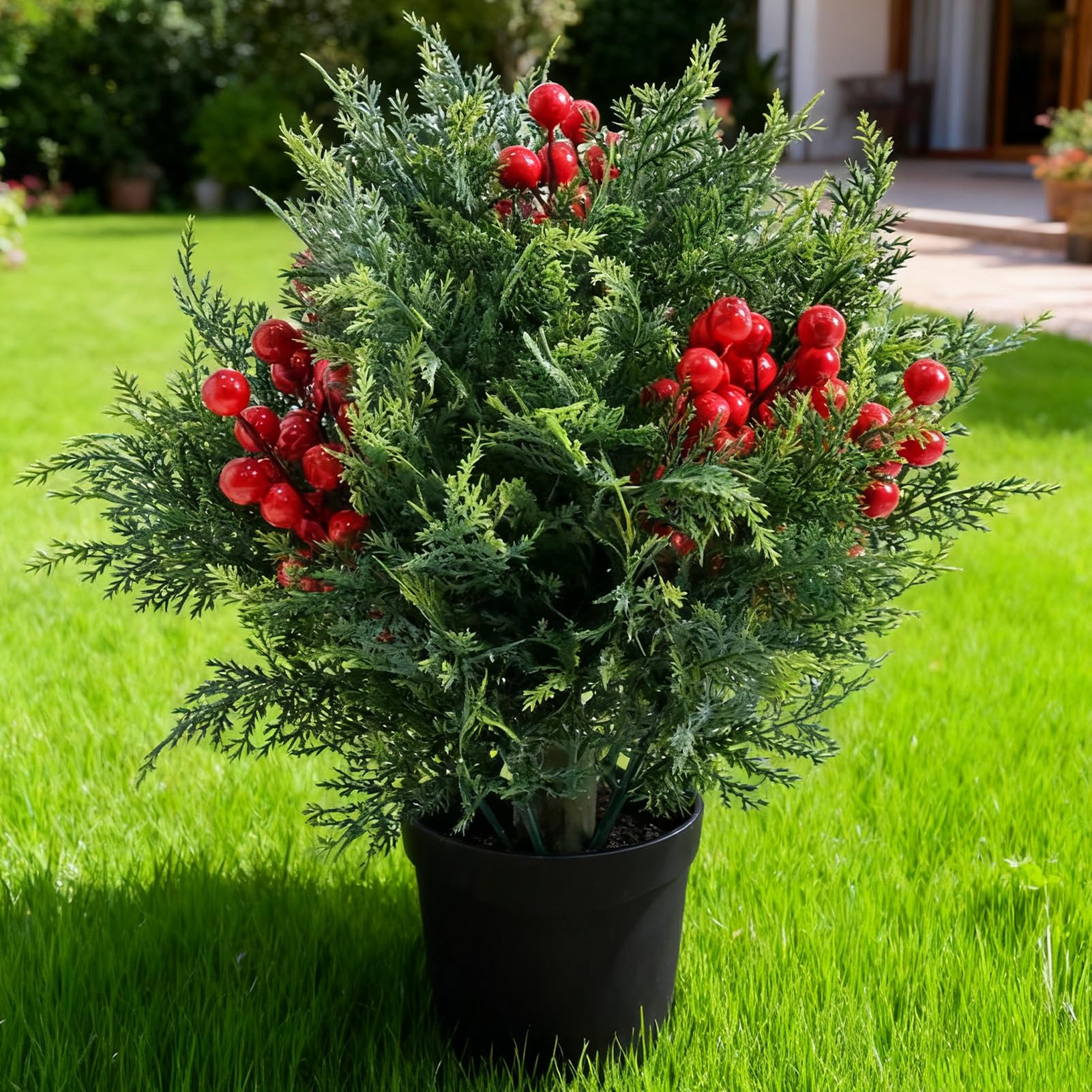 Sonew Confezione da 2 Piante Topiarie di Cedro Artificiale con Punte da 17,7 Pollici per Esterni in Finto PE Verde con Bacche di Schiuma per la Decorazione del Giardino del Portico Tutto l'anno