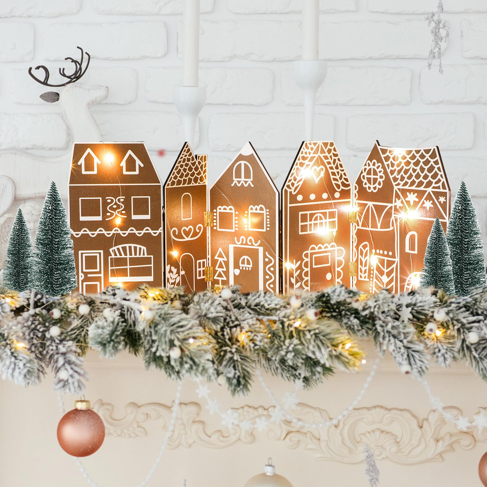 Chunful Ensemble de village de Noël en bois avec 4 arbres de Noël et guirlande lumineuse à DEL pour décoration d'intérieur, de maison, de table, de cheminée (maison en pain d'épice)