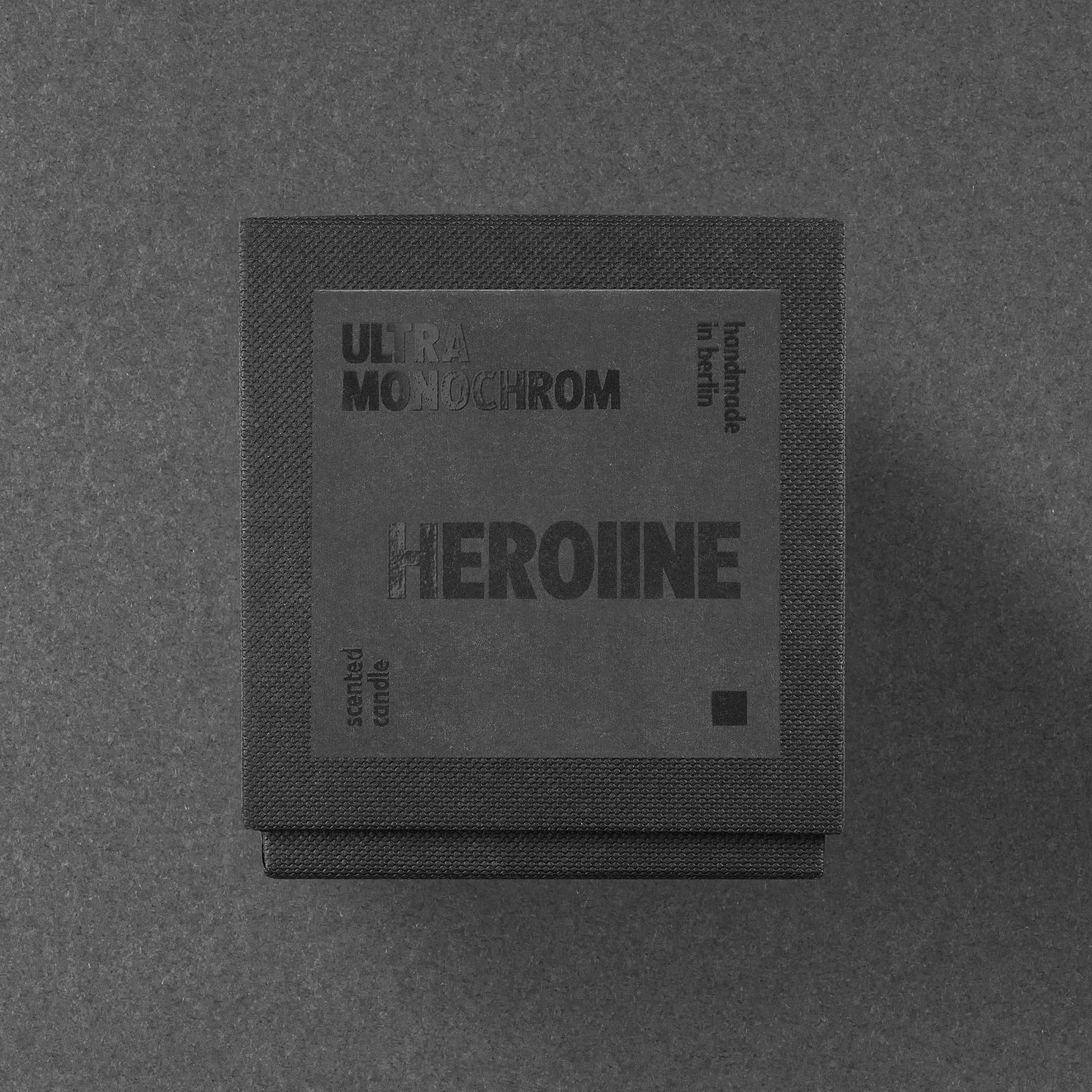 HEROIINE I Duftnote: Vetiver I Handgemachte Duftkerze mit Rapswachs I 220gr I 60 Std. Brenndauer I in Deutschland gefertigt