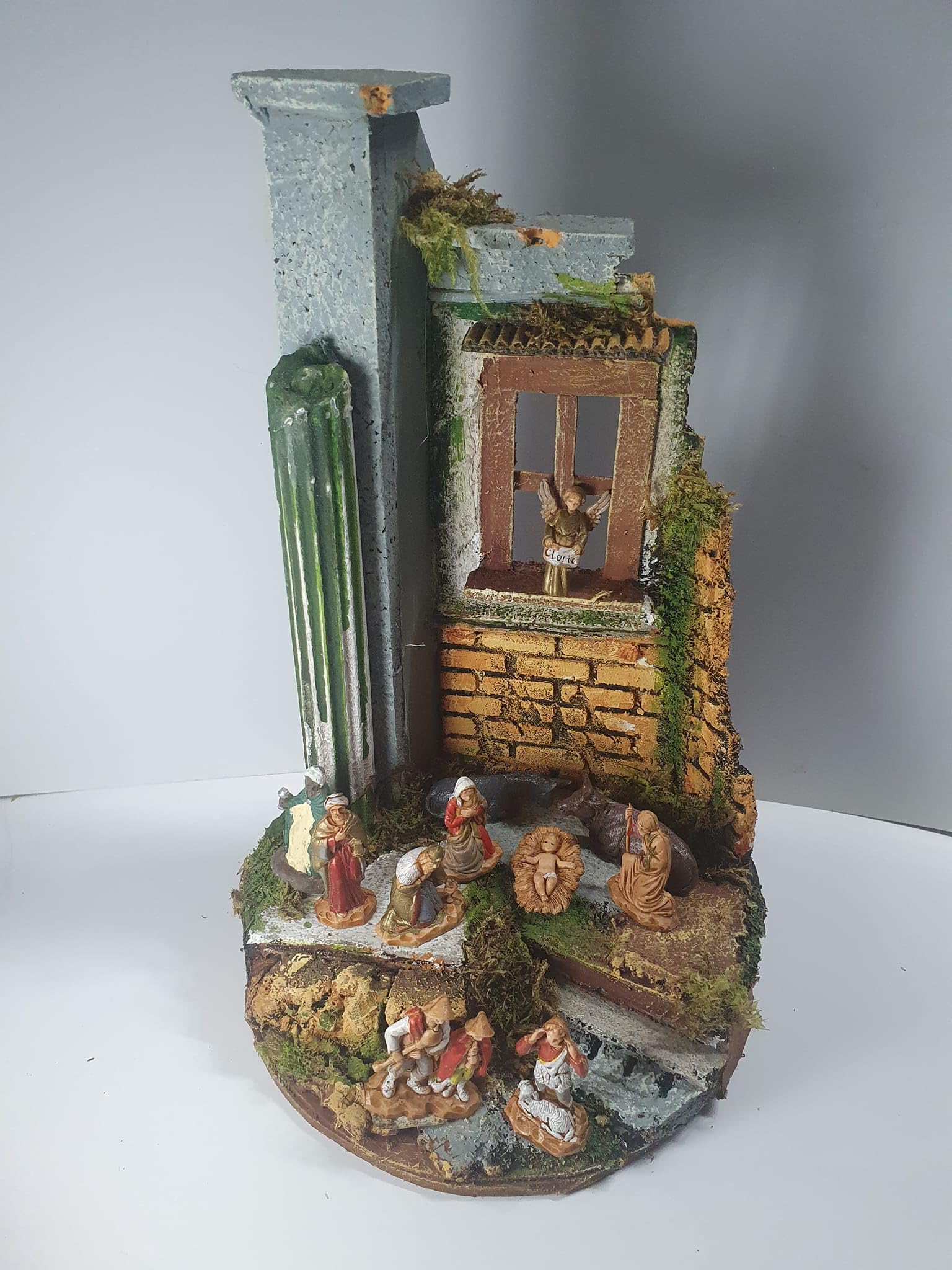 Mini-Tempel Krippe Durchmesser 15 cm Höhe 25 cm Holz und Kork mit oder ohne Geburt 11 Schäfte 3,5 cm Kunststoff geeignet für Glasglocke