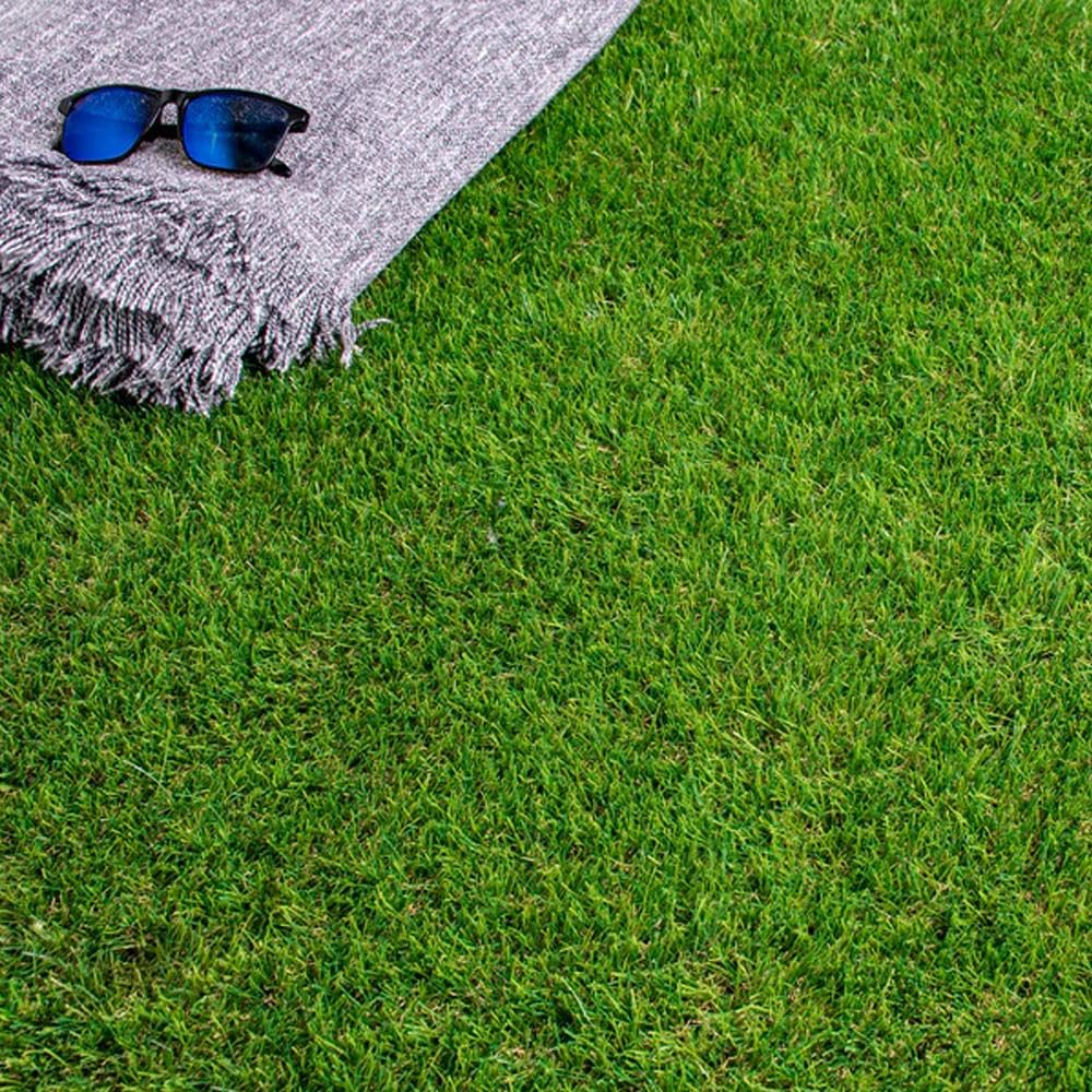 YOEVU - Césped Artificial 1X25 Metros, 20mm | Realismo Natural y Alta Densidad | Resistente a UV y Clima | Fácil Instalación y Sin Mantenimiento | Seguro para Niños y Mascotas, Verde