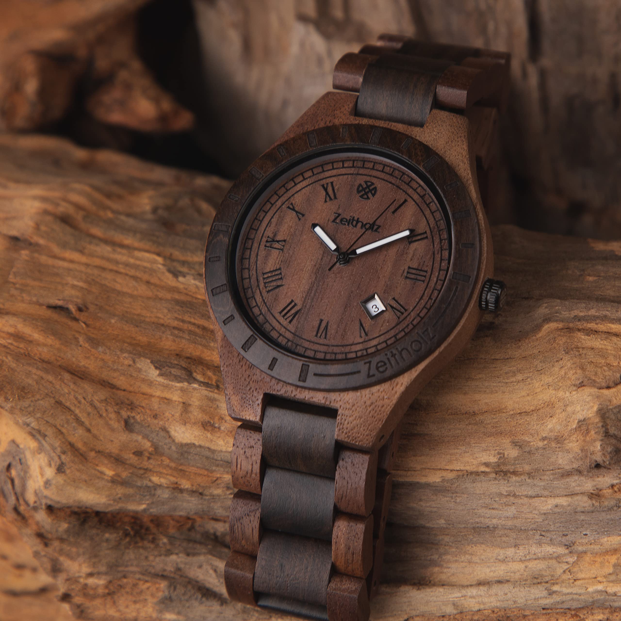 Orologio in Legno da Uomo, Modello Zittau: Fatto a mano in noce e sandalo naturale 100% con movimento al quarzo, lancette luminose e calendario mensile. (Noce)