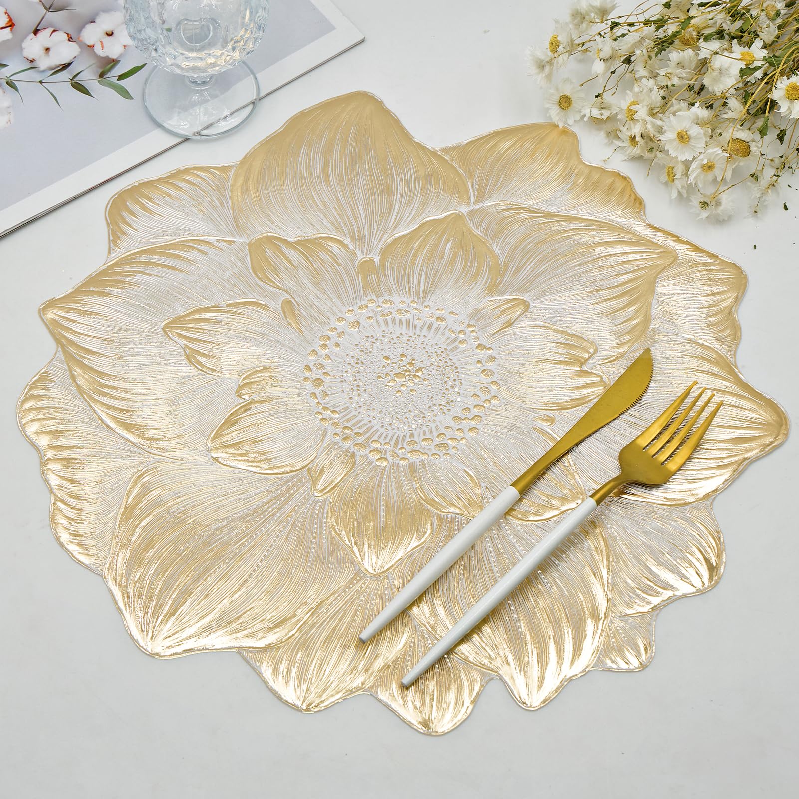 Lot de 6 sets de table ronds en vinyle pressé métallique avec motif floral 3D imperméables et résistants à l'huile pour les vacances, les mariages, les fêtes et l'extérieur Doré