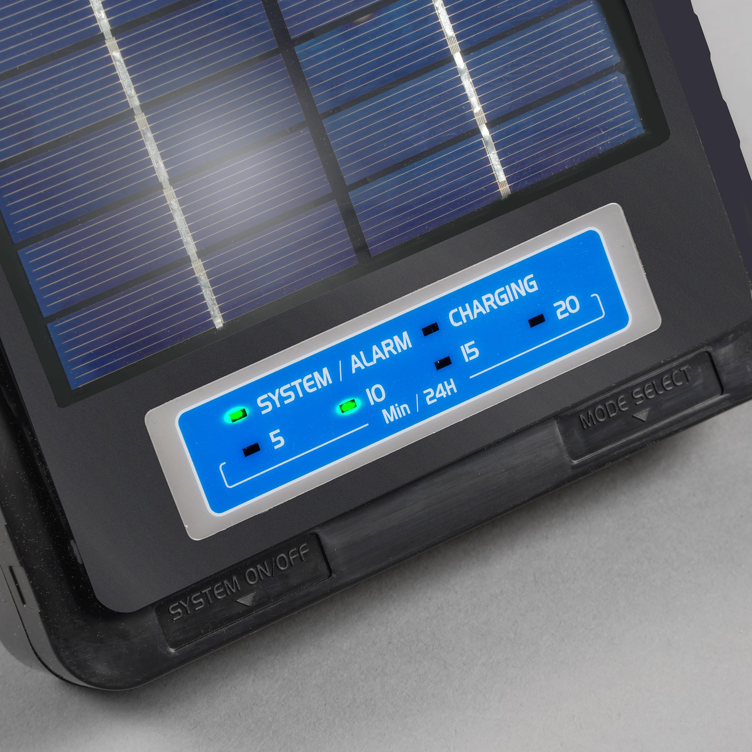 Esotec kompaktes Solar Bewässerungssystem Waterdrops 20 – Automatischer Bewässerungscomputer, 20 Wassertropfer, Timer, energieeffiziente Tropfbewässerung für Garten Balkon Beete & Pflanzgefäße 101129