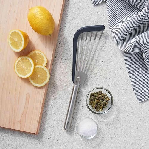 Miniatura 6 de Sur La Table Espátula ranurada de acero inoxidable con bordes de silicona de 12 pulgadas, perfecta para cocinar pescado o huevos, color rojo