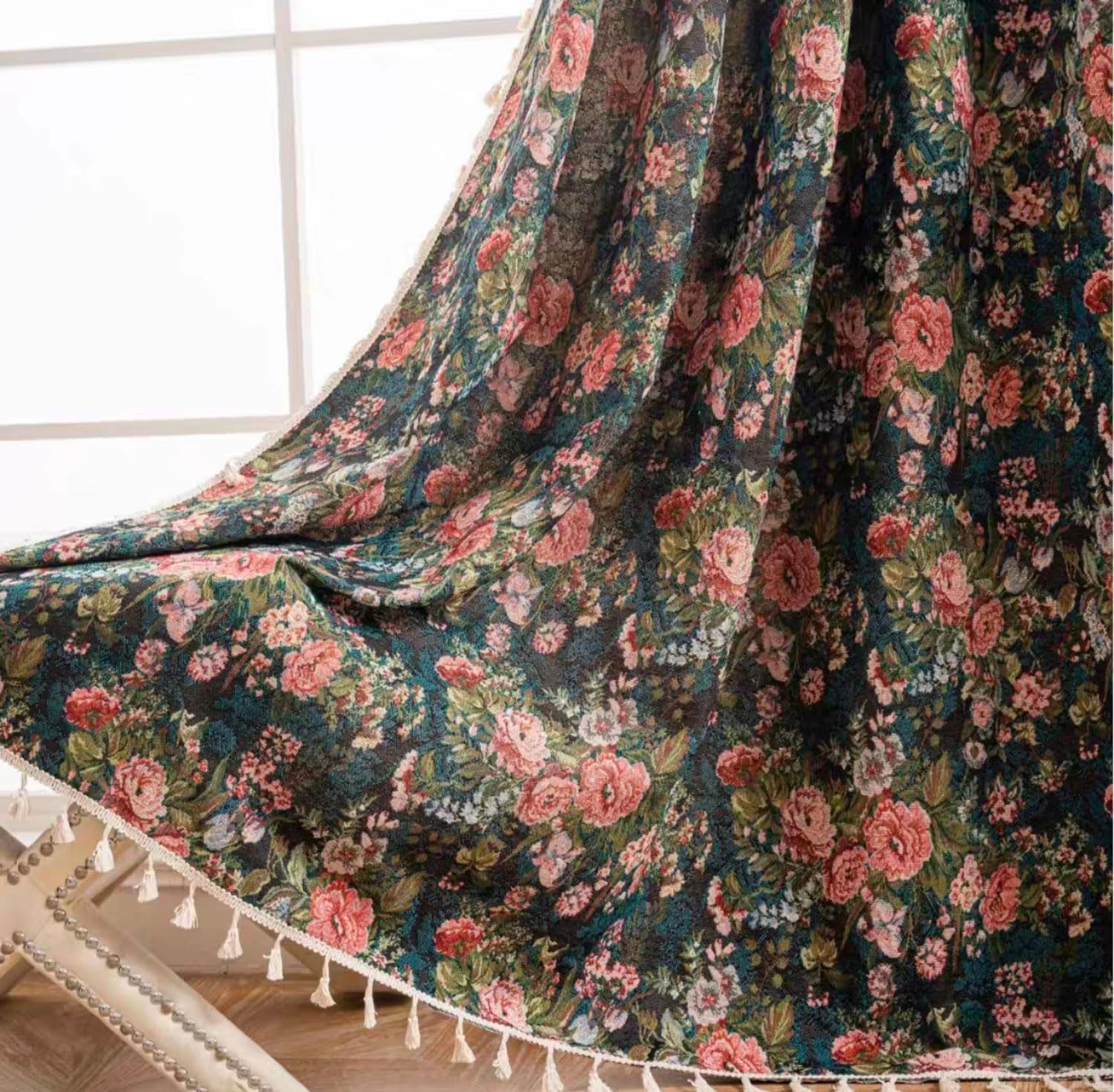 Rideau de ferme rose floral jacquard pour créer un salon bohème cosy