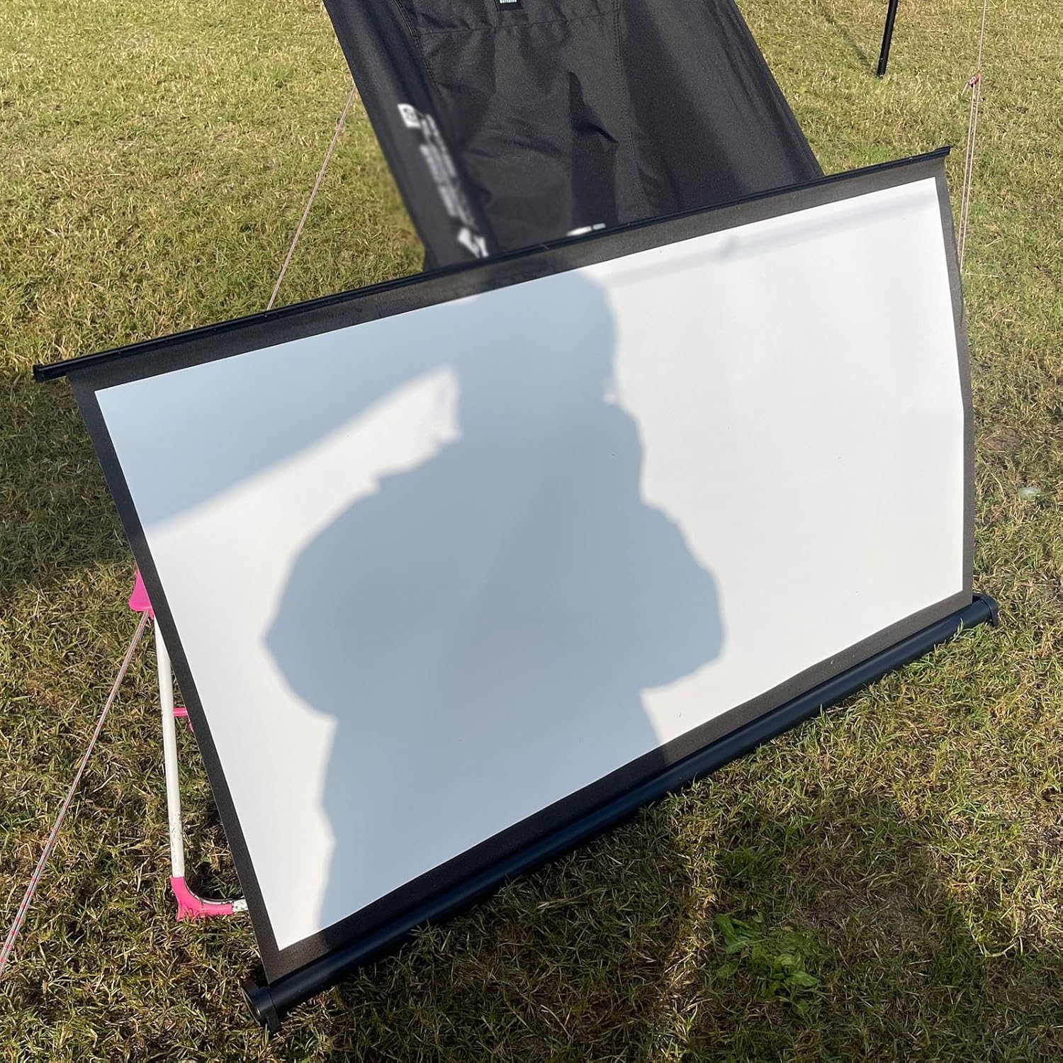 ポータブル プロジェクタースクリーン、4Kプロジェクタースクリーン 持ち運びホームシアター 卓上投影 床置き モバイル、卓上プロジェ