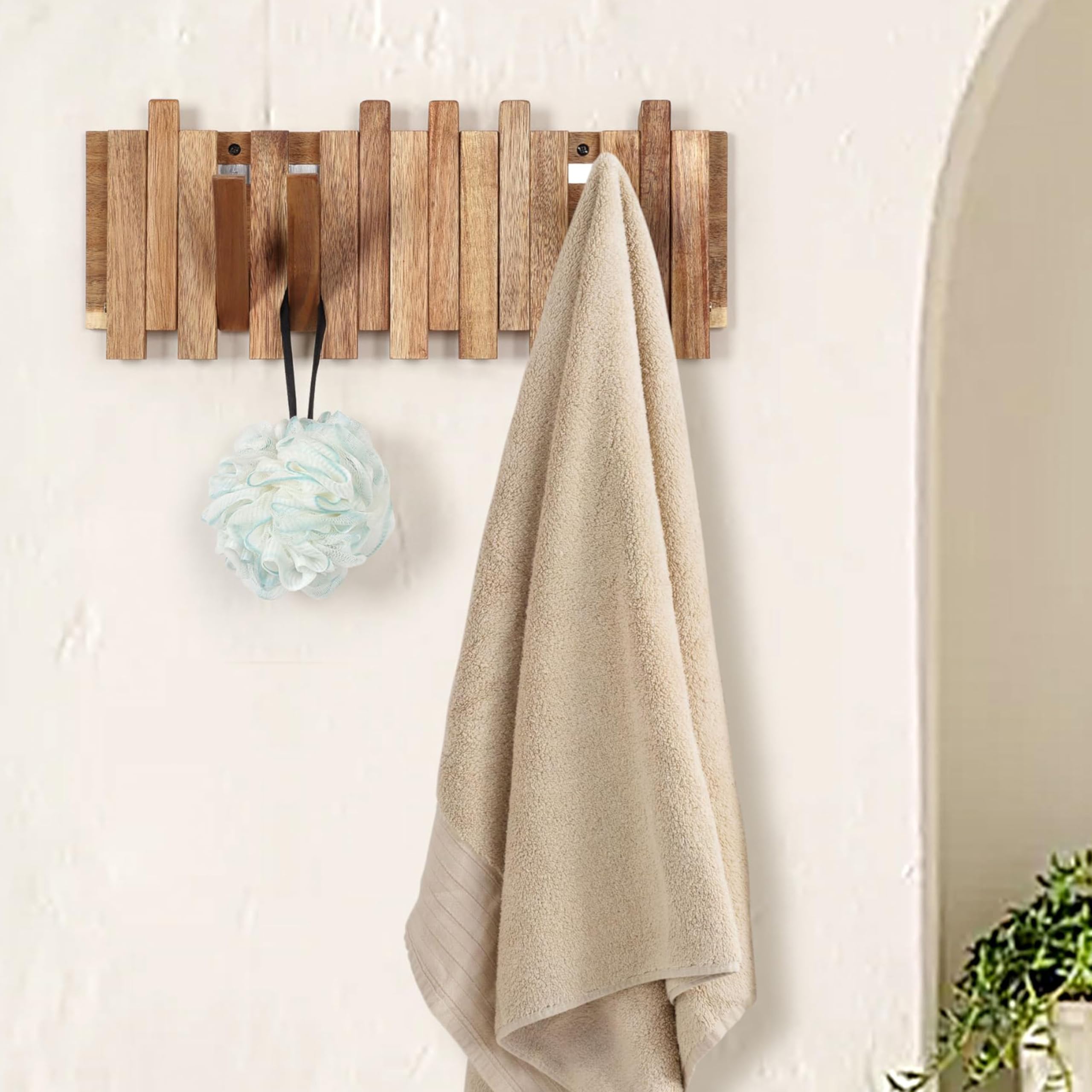 Garderobenleiste Holz im rustikalen Stil mit 8 Haken: Versetzter Stil magnetisch Herunterklappbare Wandhaken für Flur – 42,5 cm – platzsparende Wandgarderobe für Jacken, Mäntel, Taschen