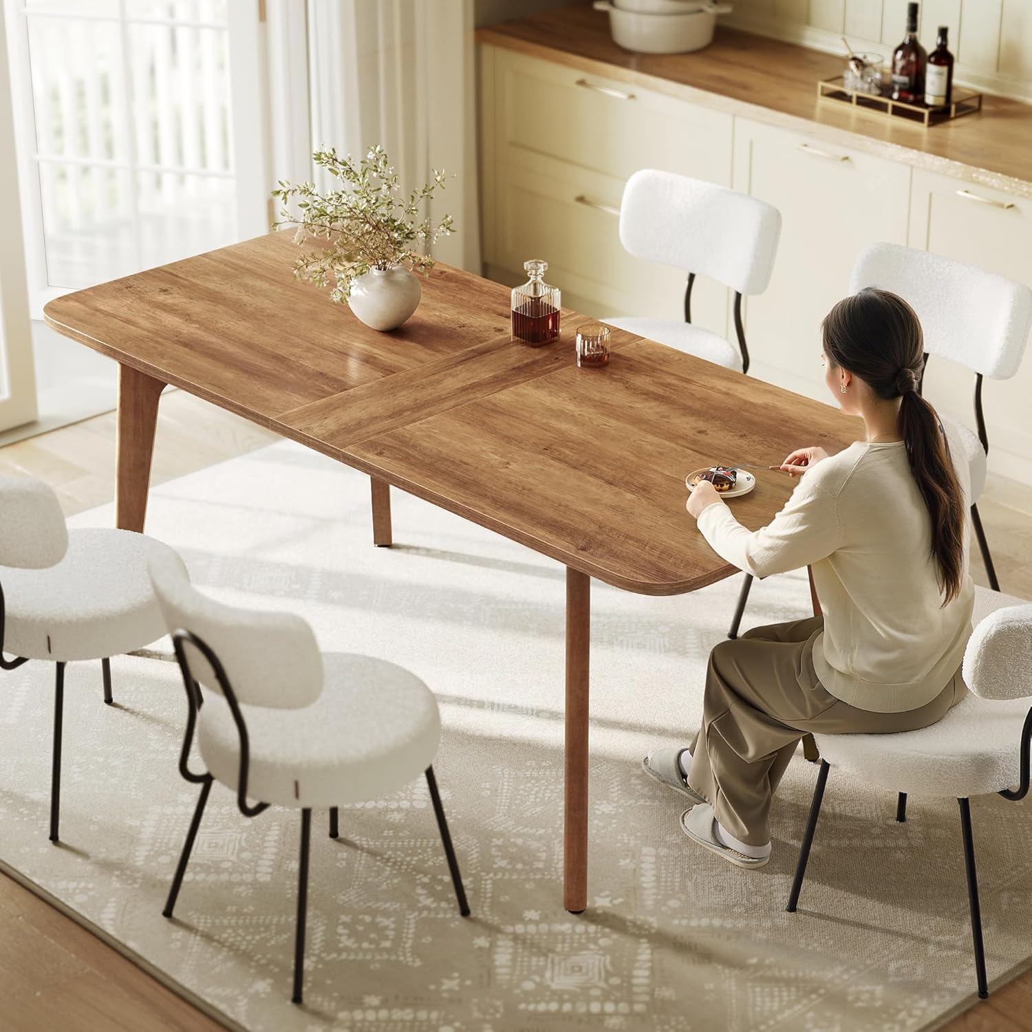 VASAGLE Dining Table for 4/6/8, Extendable Kitchen Table with Tapered Legs, Curved Transitions, for Dining Room, Kitchen, Home Office, Honey Brown UKDT090K01V1