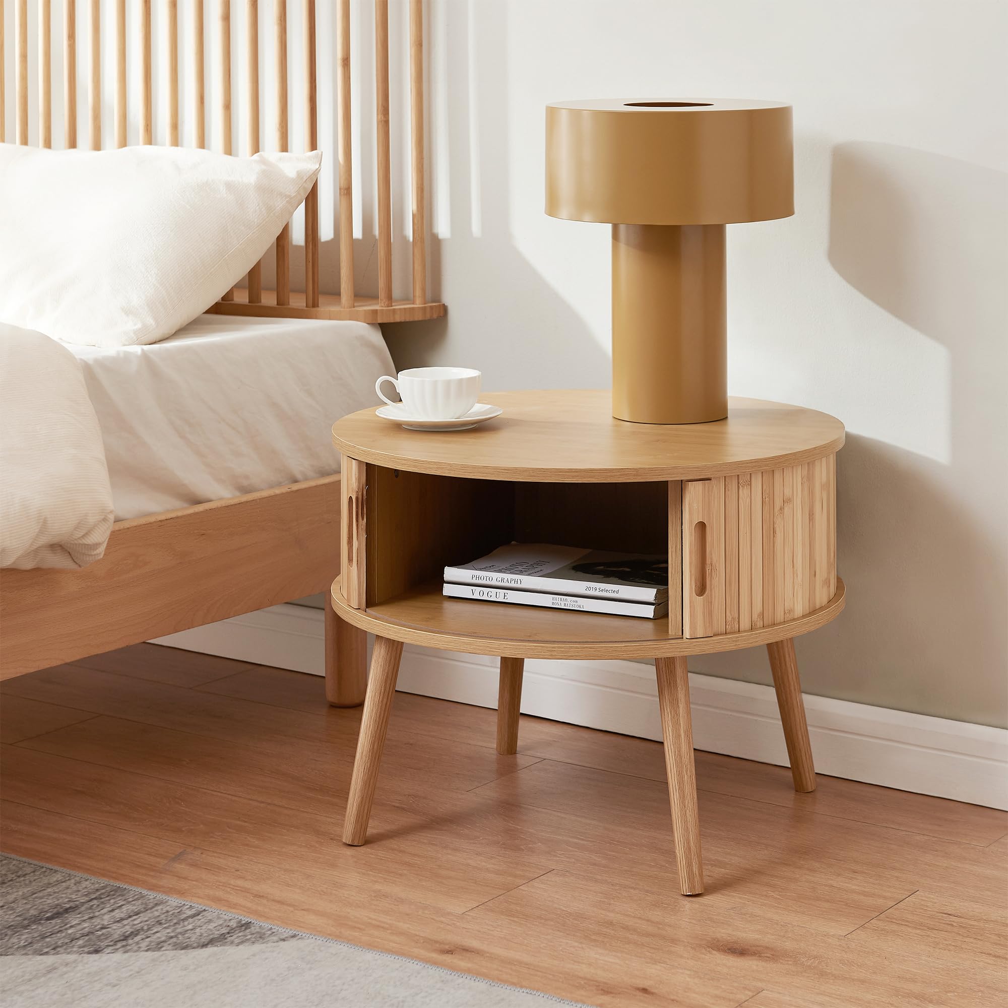 [en.casa] Mesilla de Noche Nordkapp en Forma Cilíndrica 1 Compartimento Cerrado Mesa de Noche con 2 Puertas Correderas Mesa Auxiliar para Oficina Sala Bambú Madera 45xØ60cm - Natural