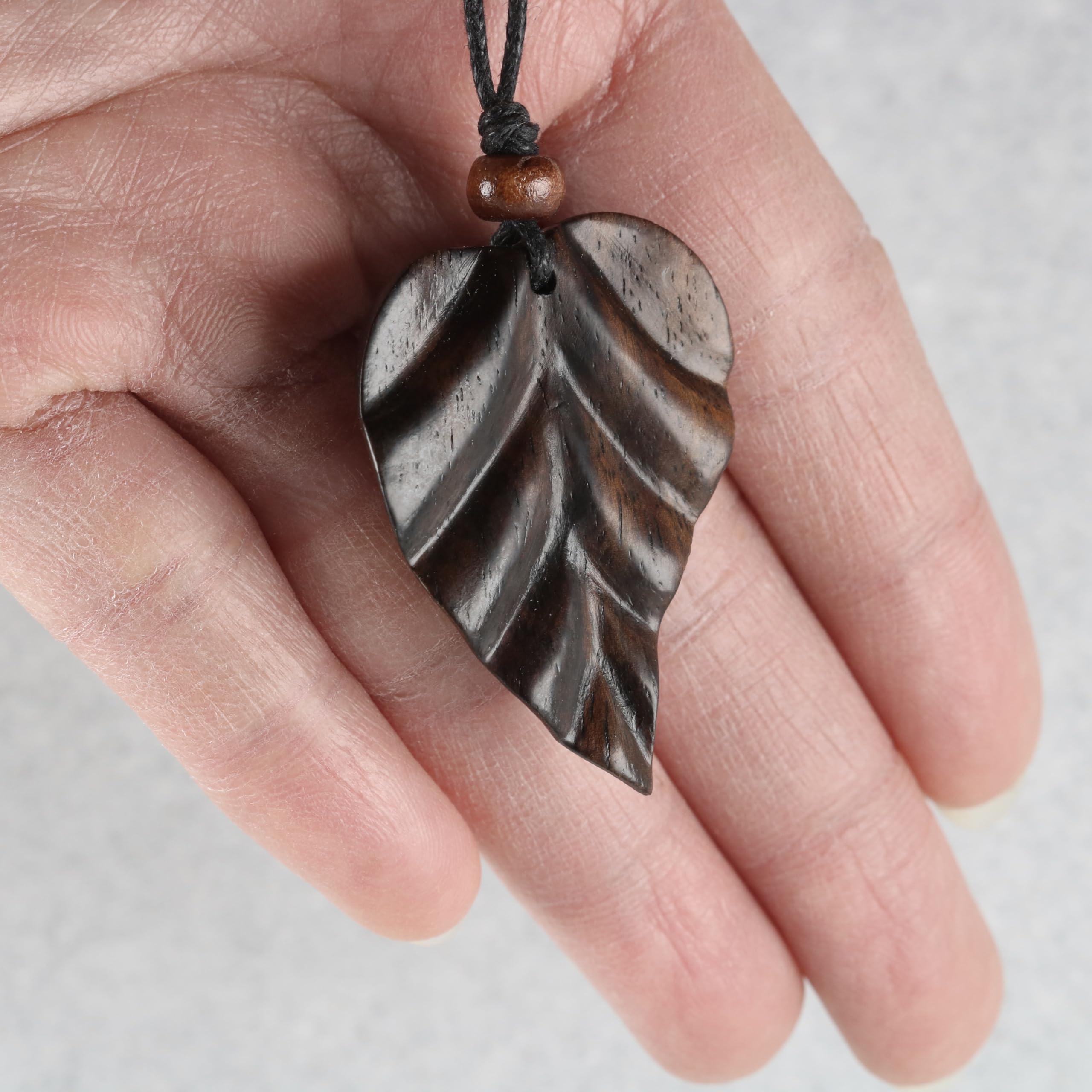 Image secondaire de Collier ISLAND PIERCINGS N150 avec pendentif en forme de feuille - En bois - Fait à la main - Longueur réglable