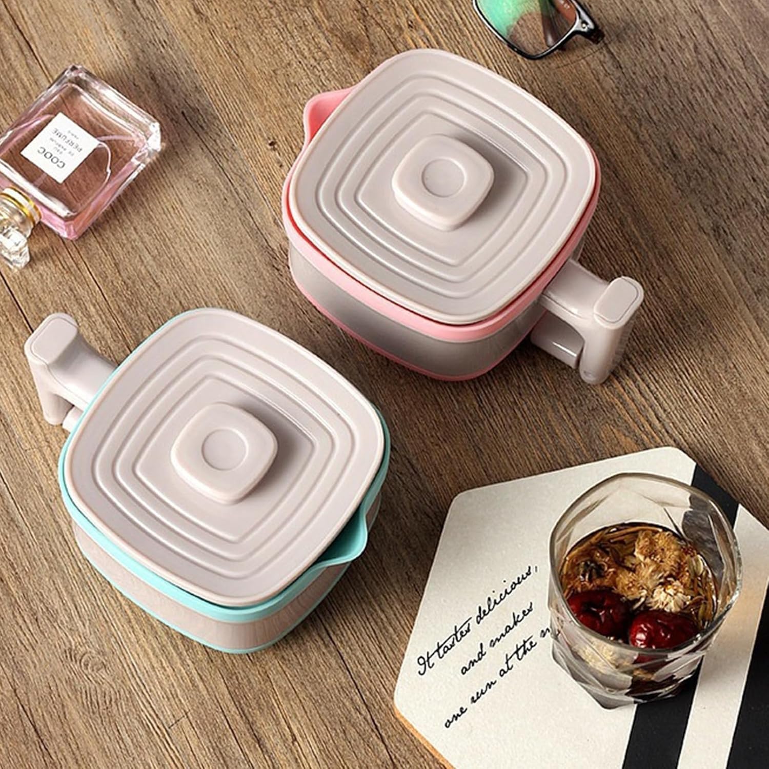 Bouilloire électrique pliable miniature, 800 ml, idéale for le camping, les voyages, la randonnée et activités de plein air. En silicone, sans BPA(Pink)