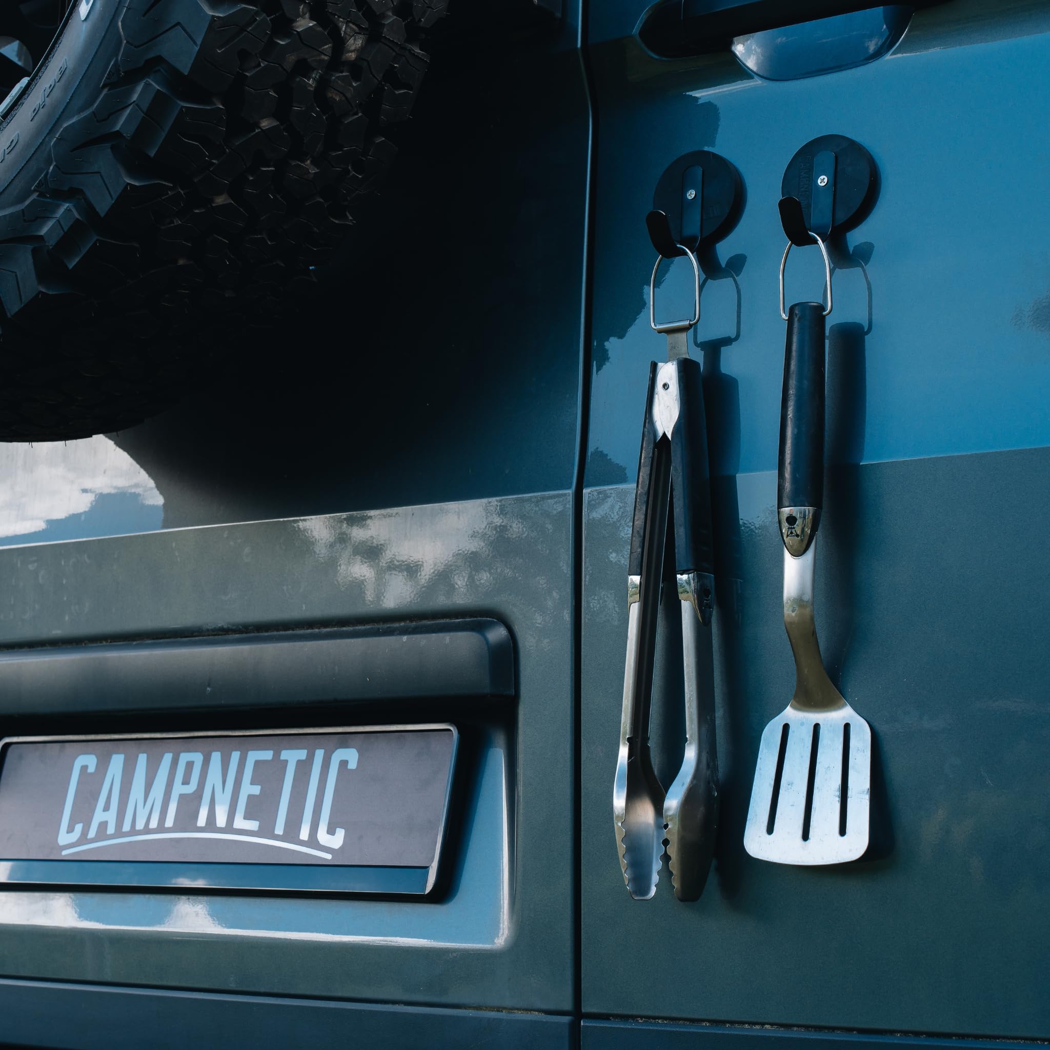 Campnetic magnetische Haken im 2er Set groß - Magnethaken für Kastenwagen, Vanlife, Camping - gummierte Magnet Haken - Camper Zubehör - Offroad Zubehör - Camping Gadget inkl. Aufbewahrungsbeutel