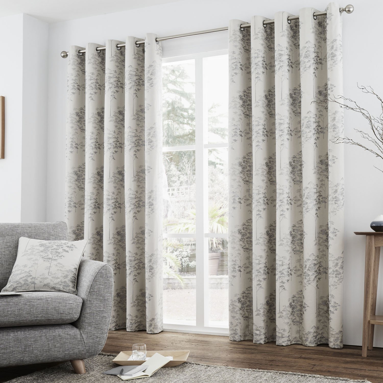 アメリカ製カーテン Amazon｜Elmwood Trees 総裏地付きハトメ付きトップカーテン シルバー