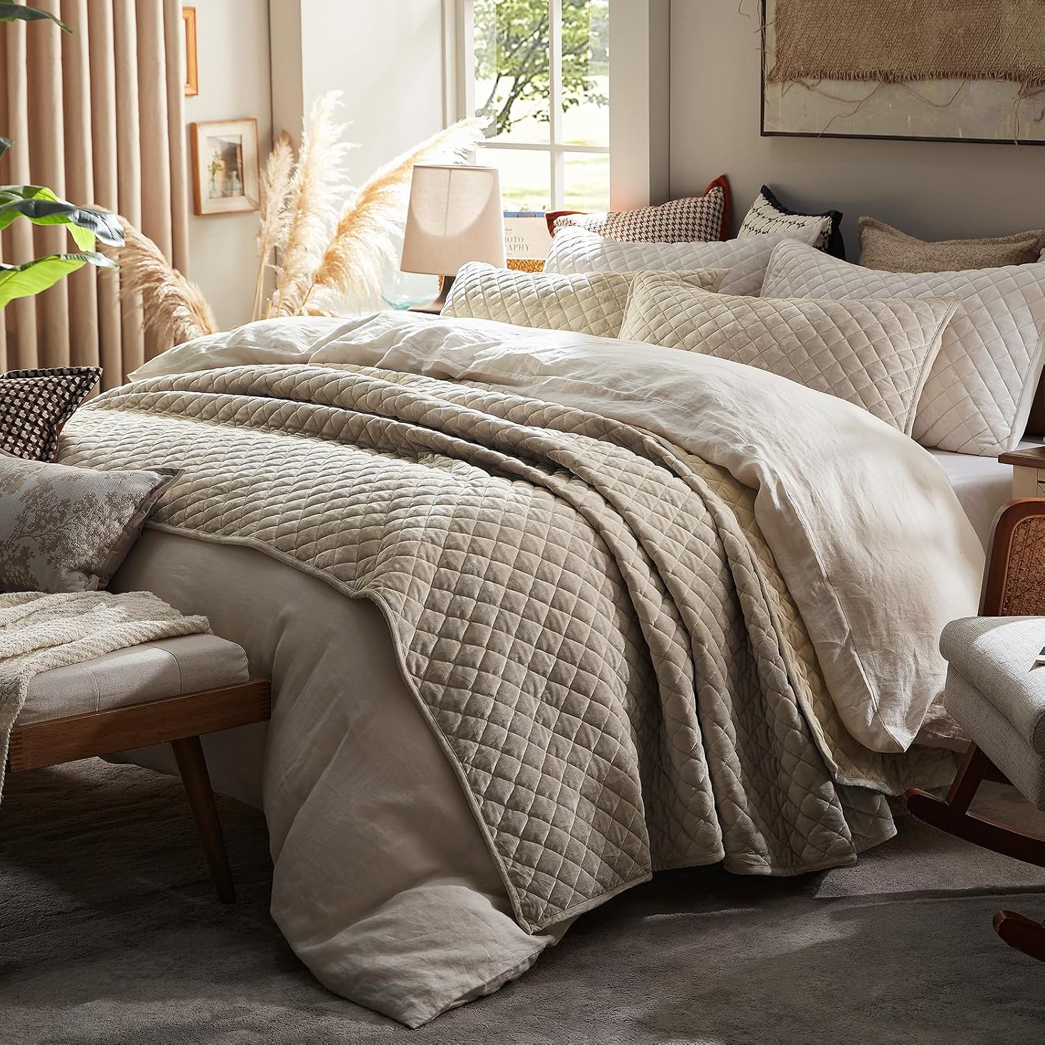 Oversized California King Size Velvet Quilt Set (120"x120"), Luxurious Diamond Quilted Stitching, Lightweight Soft All-Season Bedspread Set with 2 Pillow Shams, Beige