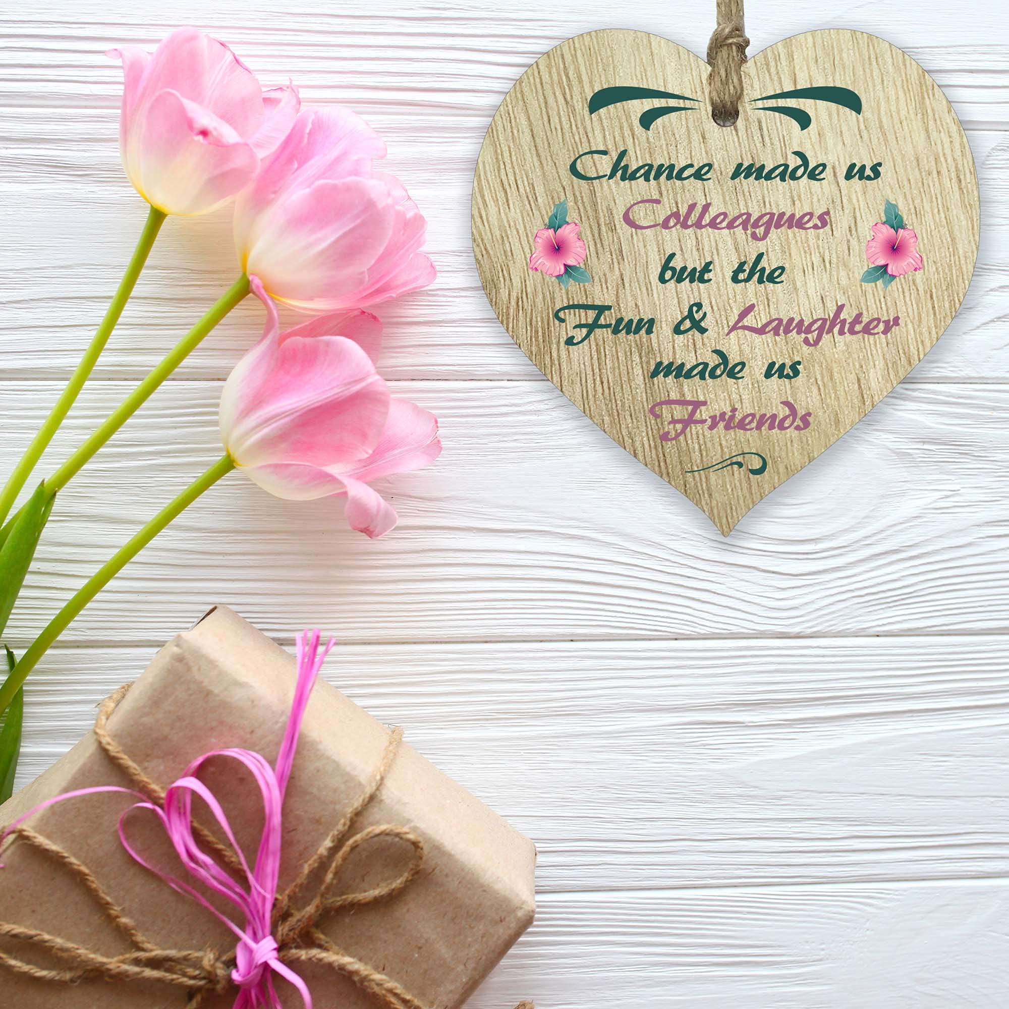 Etichetta regalo a forma di cuore in legno inciso, ricordo dell'amicizia - Italia