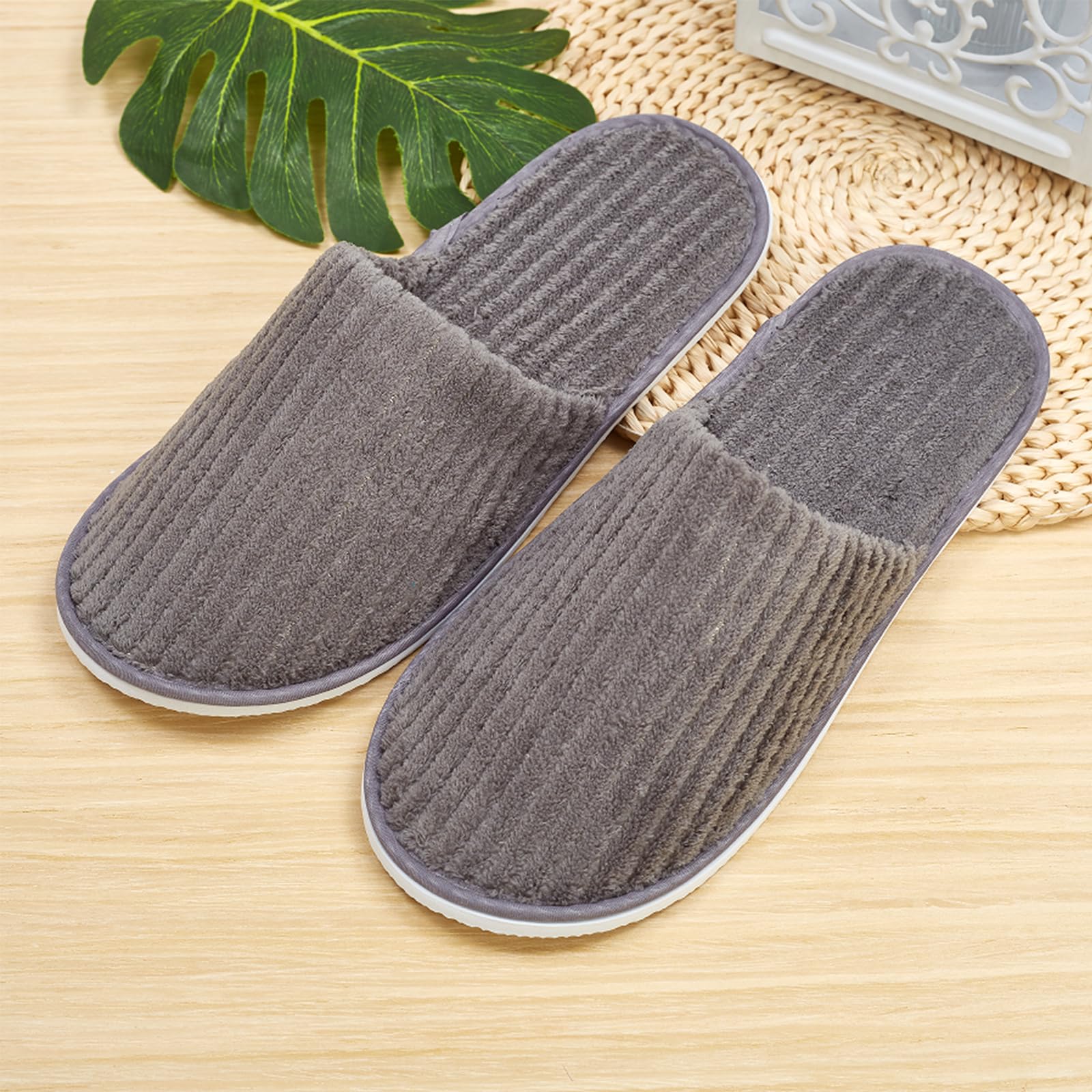 10 Paar Hotelslipper aus Korallenvlies, 5 Farben, für Damen und Herren | Weich, leicht und mit strukturierter Sohle – wiederverwendbare Gästehausschuhe für Hotel, Spa, Reise und Zuhause