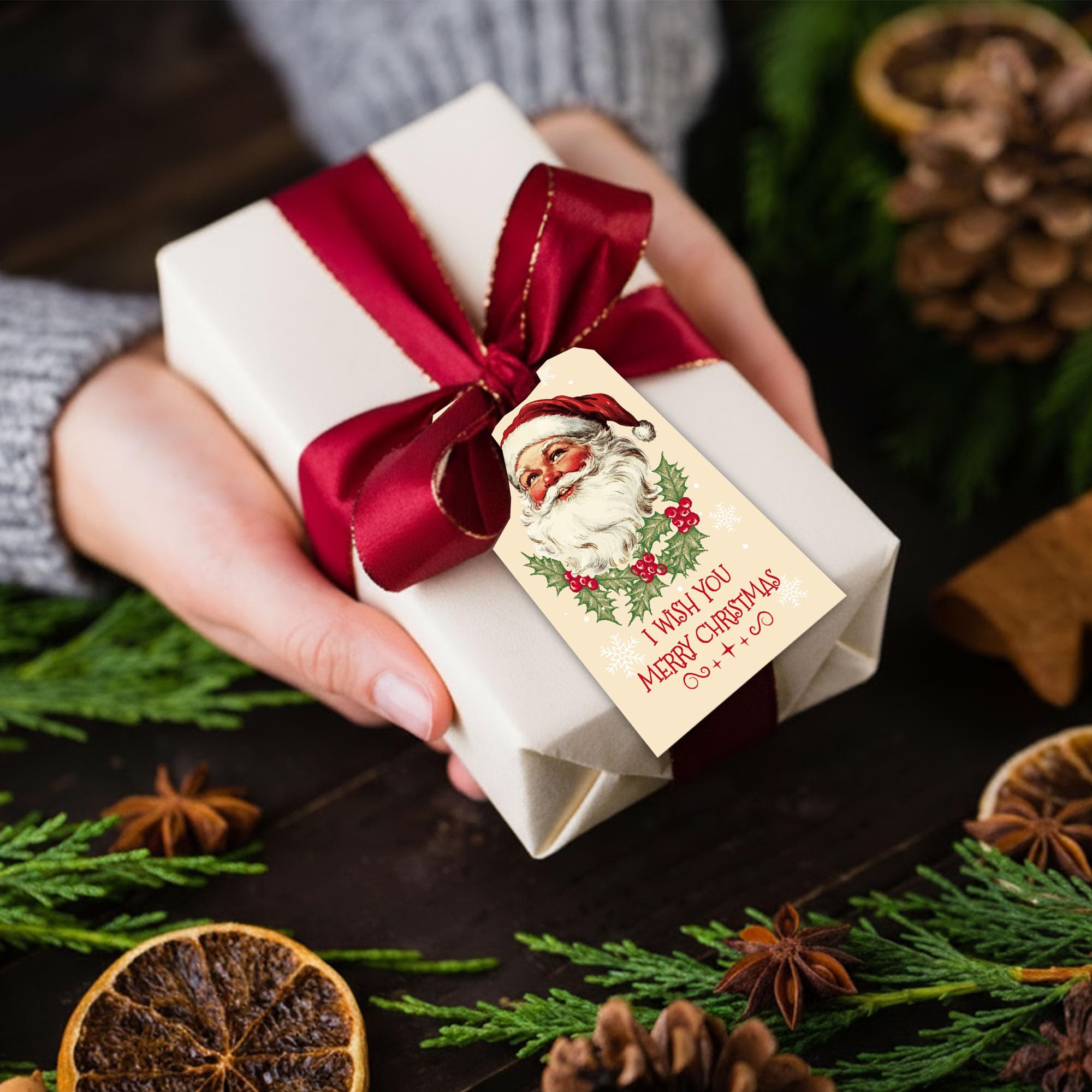 C17 Geschenketiketten aus Papier mit Schnur, 5,1 x 8,9 cm, Stechpalmenbeeren, Weihnachtsmann-Papieranhänger, 50 Stück