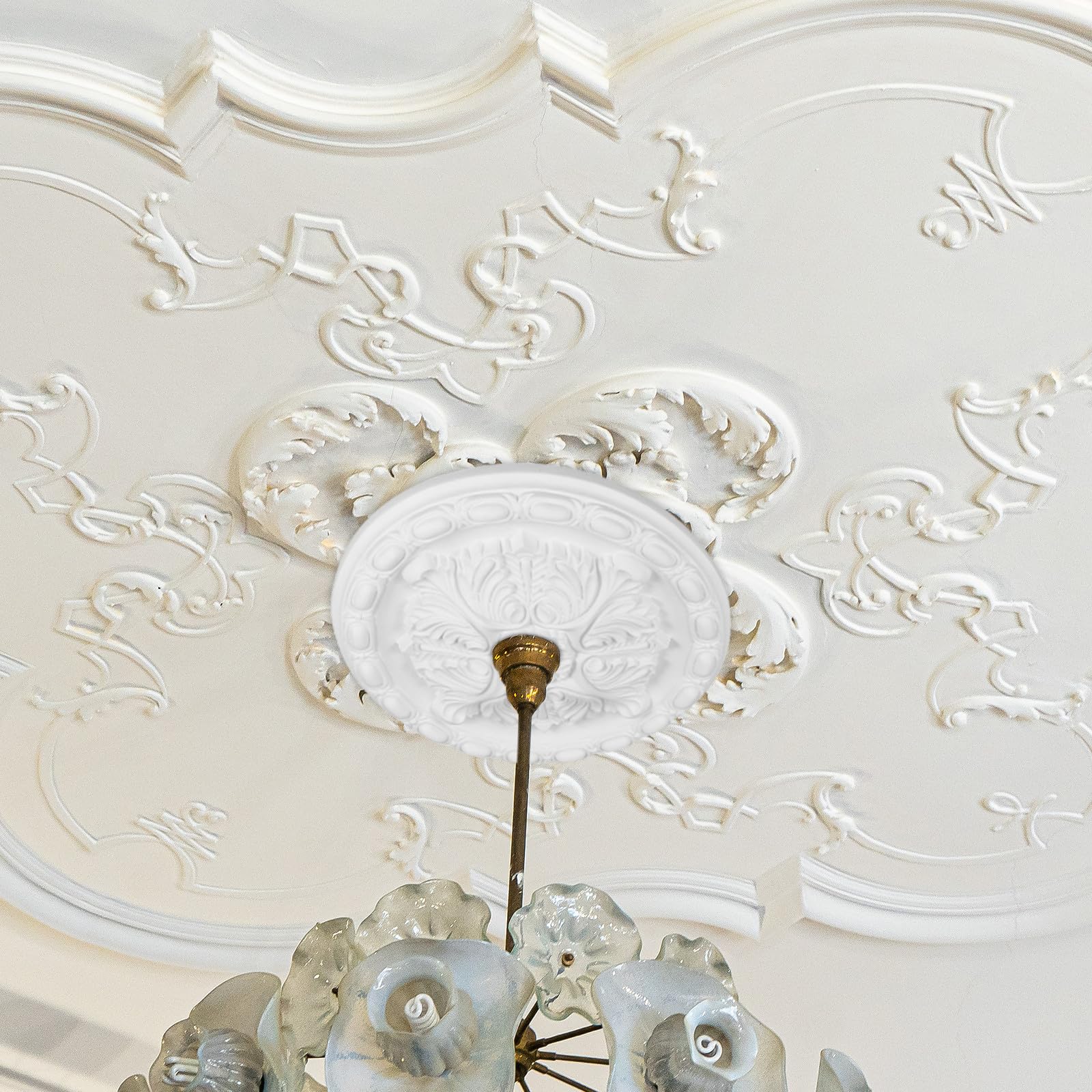 Toyvian Medaglione da Soffitto Migliora L'estetica del Soffitto Design Tradizionale Elegante in Poliuretano Bianco e Supporta Lampadari Decorativi per Soggiorno e Camera da Letto