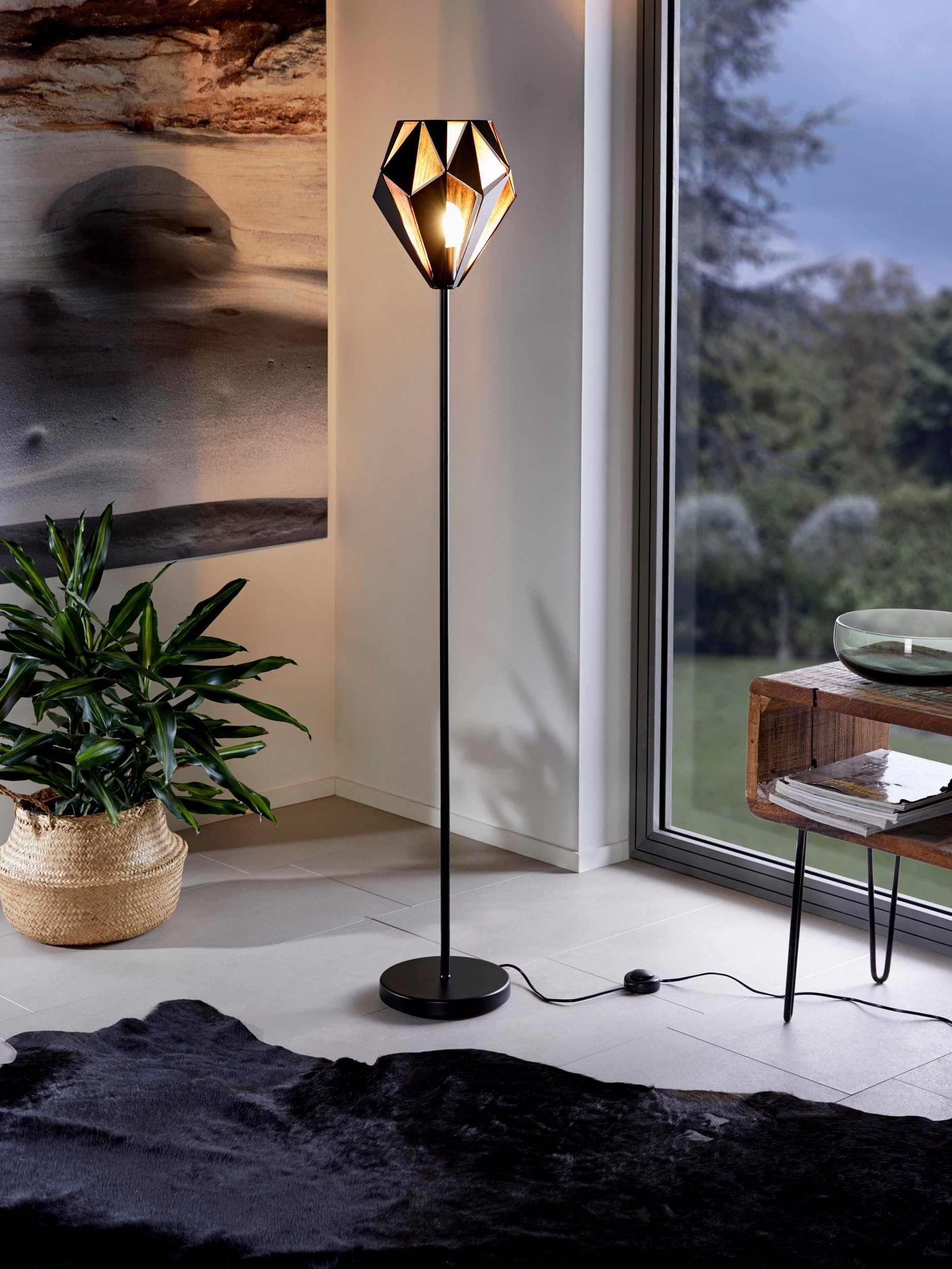 Moderne stalen vloerlamp – Interieurstyling | Verkoopstyling/vastgoedstyling | Meubelmaatwerk