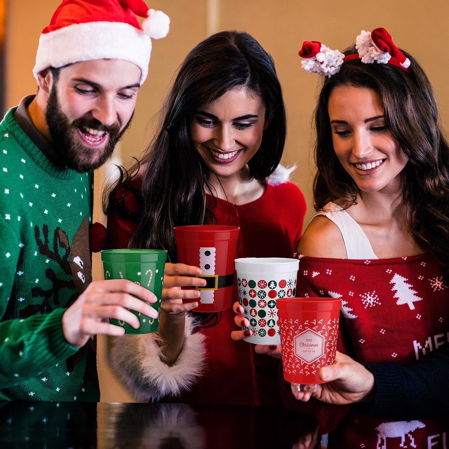 Nuenen 70 Pack 16 oz Christmas Plastic Cups Christmas Stadium Disposable Santa Cups Party Decorations Elk Candy Cane Plastic Tumblers for Xmas Party Favors Holiday Drinkware Supplies