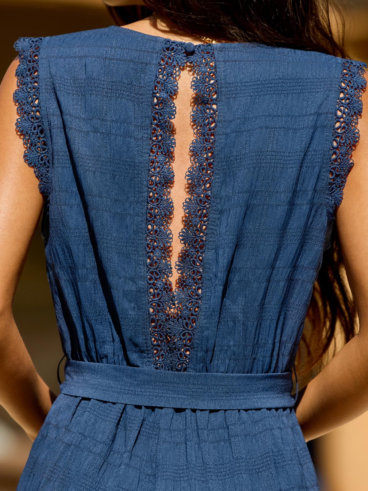 CUPSHE Damen Sommer Jumpsuit Ärmellos V-Ausschnitt Strampler Spitze Rücken Bindegürtel Weites Bein Freizeit Urlaub Overall