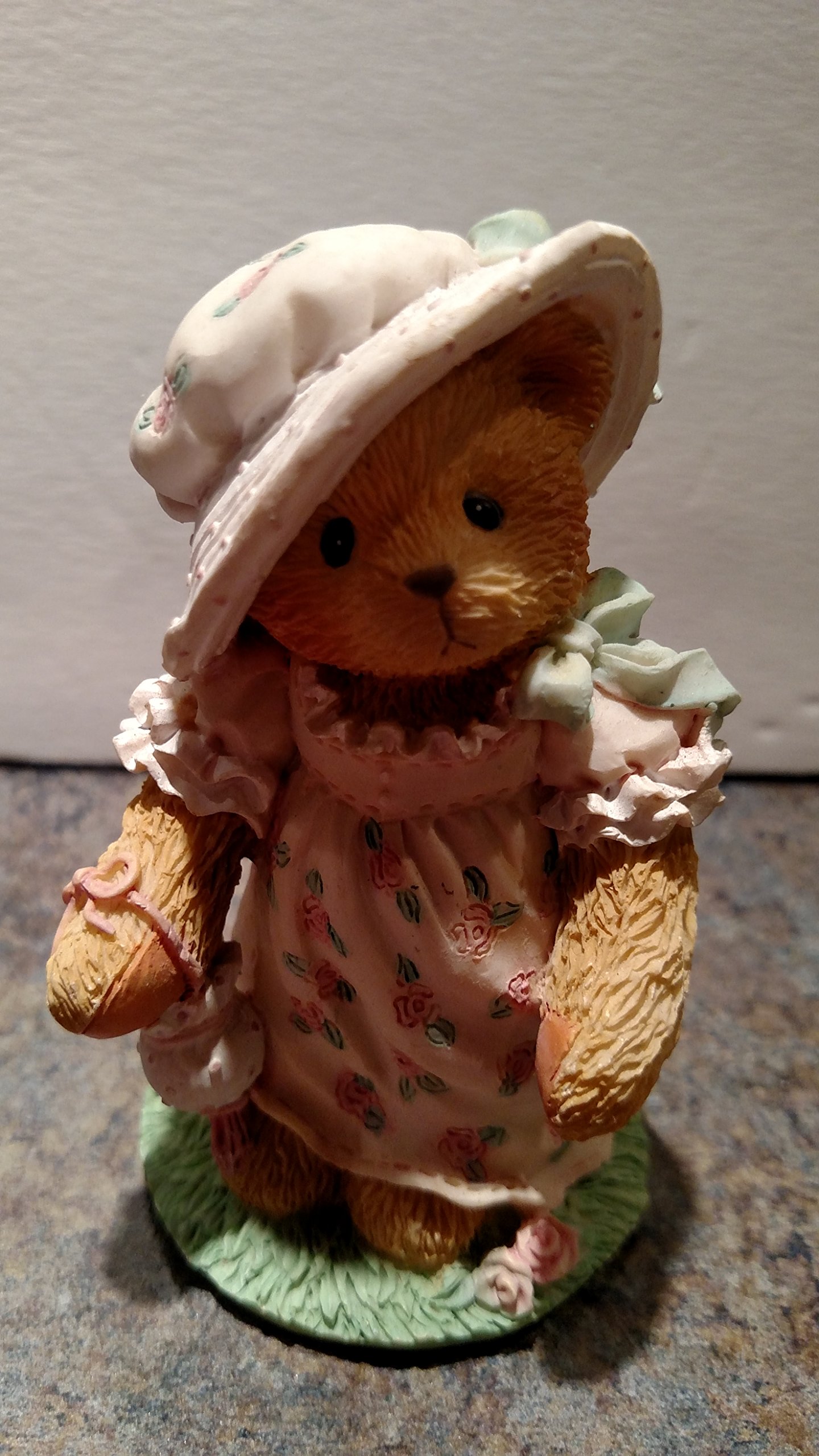 Amazon.com: Cherished Teddies - Lisa 
