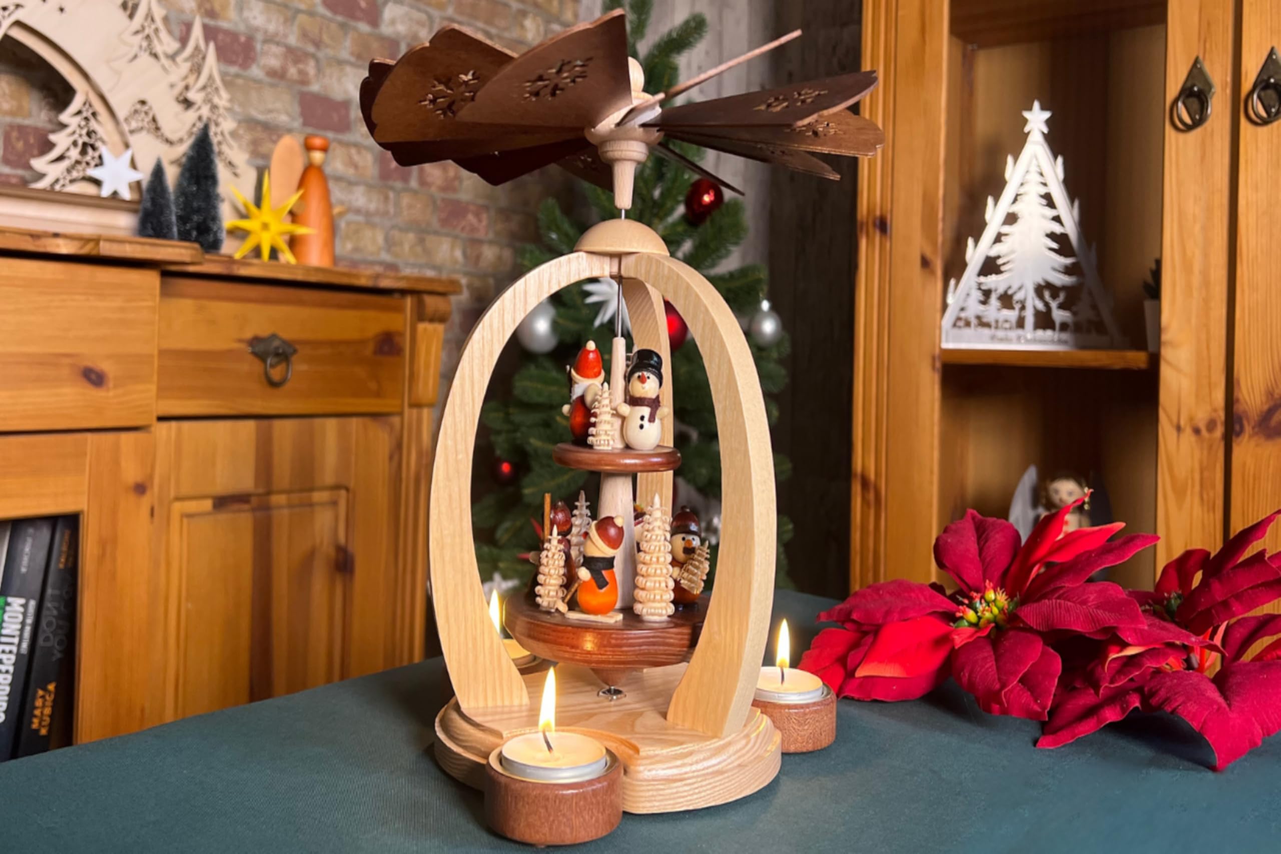 Erzgebirge Palast 2-stöckige Pyramide Waldleute zur Weihnachtszeit - Exklusiv - 26 cm