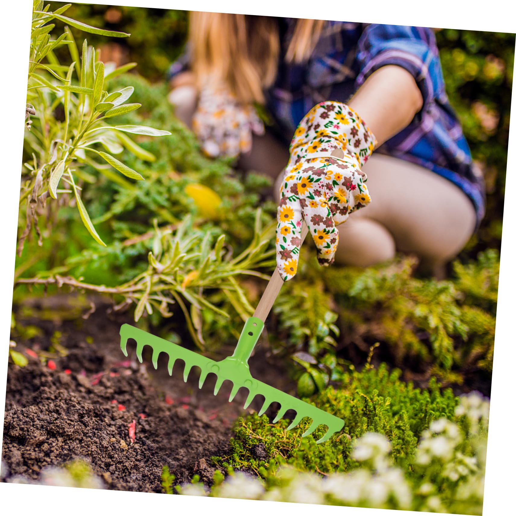 Multifunktionaler Gartenrechen Handrechen Bodenlockerungsrechen aus Mittelgekohltem Stahl für Rasenpflege und Unkrautentfernung im Garten