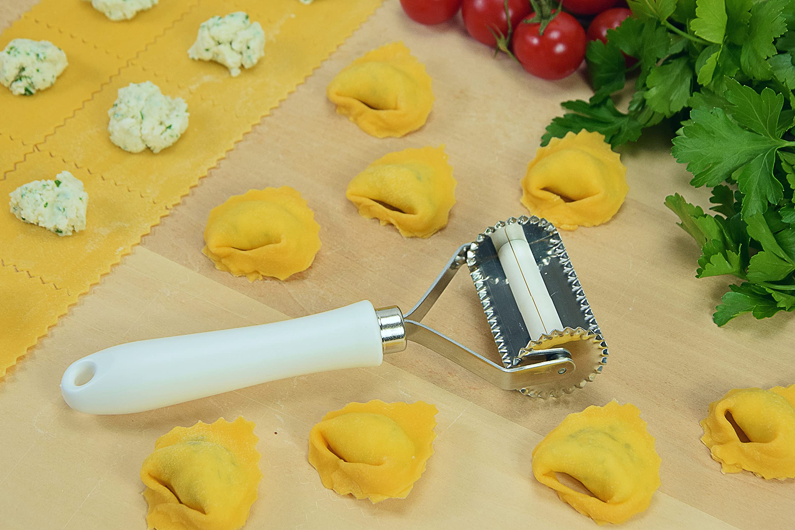 Tagliapasta Dentato Per Tortellini - 8 Quadri 28mm, Acciaio Inox, Manico Legno