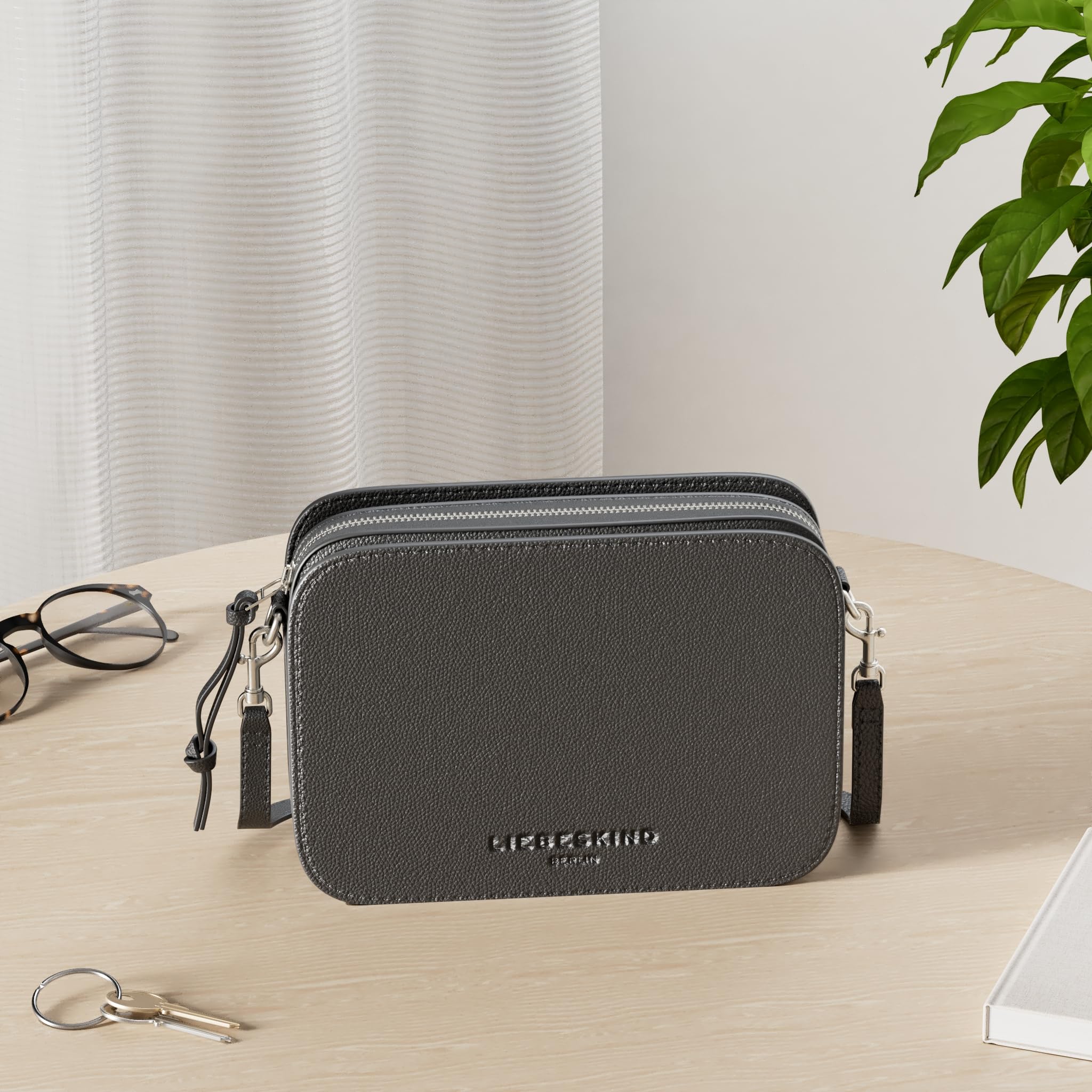 Liebeskind Berlin Umhängetasche Luka – Cross-Body Bag aus Leder mit verstellbaren Schulterriemen – kleine Schultertasche, Fächer mit Reißverschluss – Shoulder Bag, 14.5 x 20.5 x 7 cm, (H x W x D)