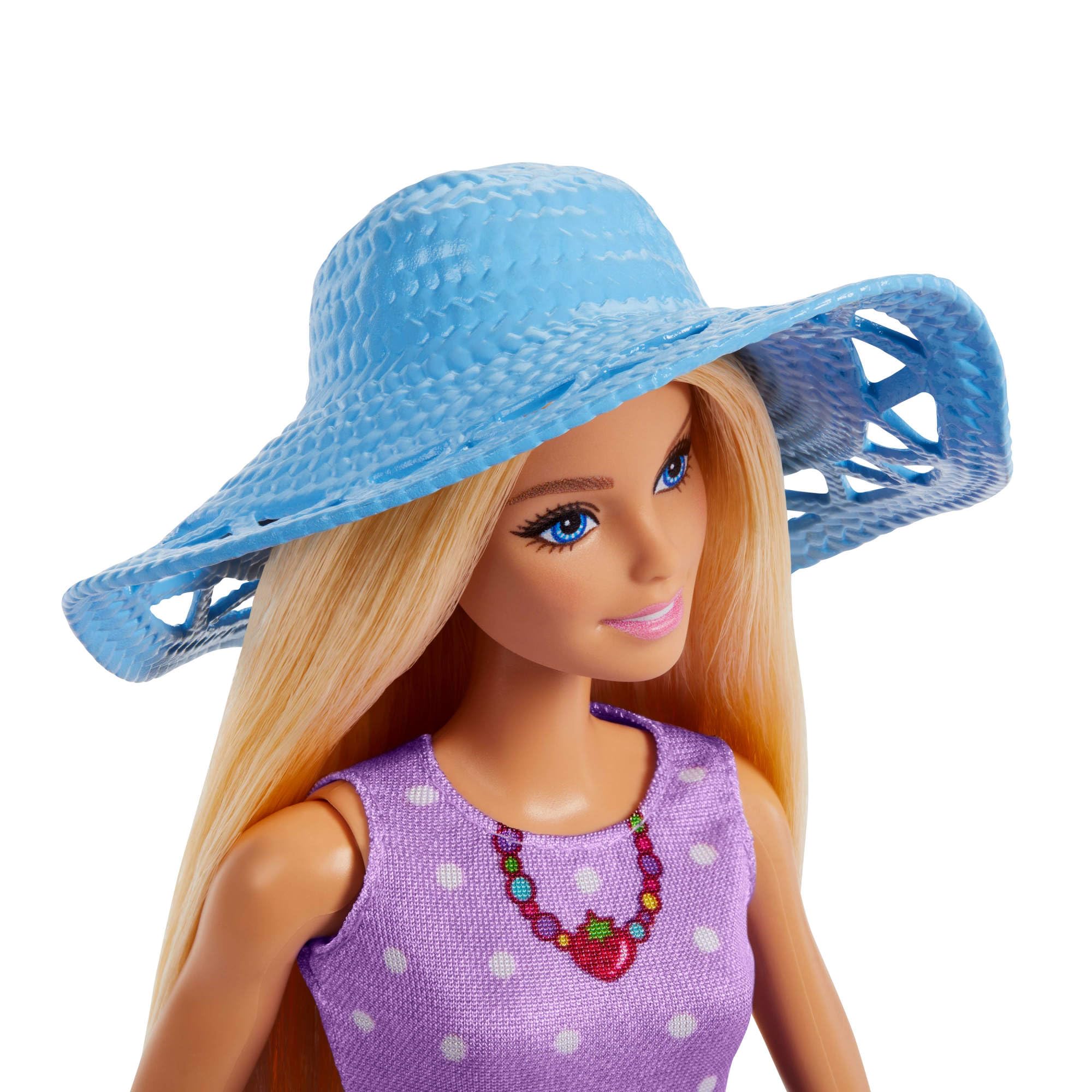Barbie - Famiglia e Amici, set con bambole Barbie Malibu e la piccola Chelsea, più di 9 accessori e abiti a tema picnic inclusi, giocattolo per bambini, 3+ anni, JBF43